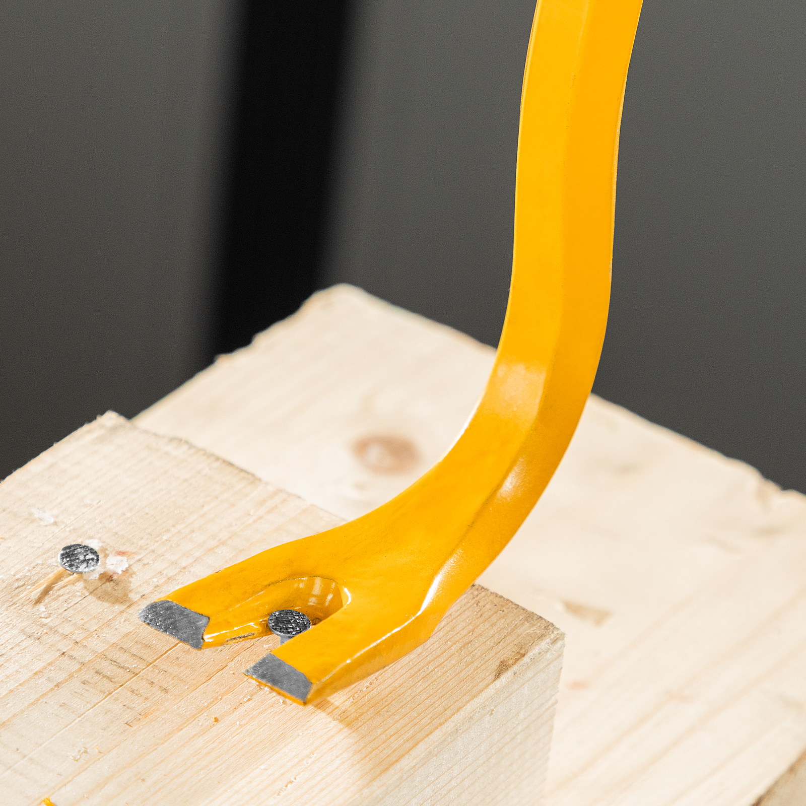 Лом-гвоздодер, 600 мм, шестигранный 16 мм, окрашенный, сталь 65 Denzel