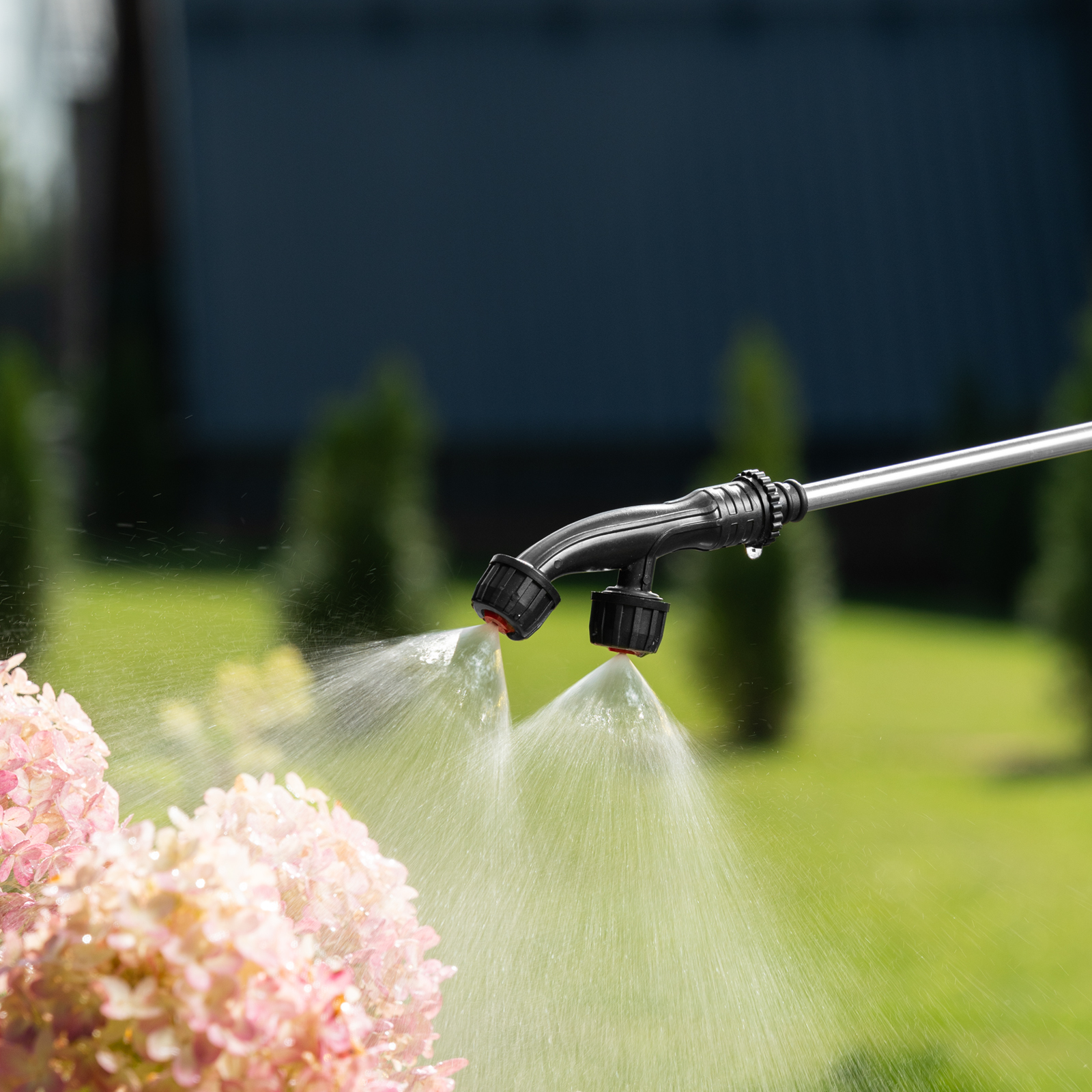 Опрыскиватель ранцевый аккумуляторный D-12LA, 12 л, 12 В, 8 Ач Denzel