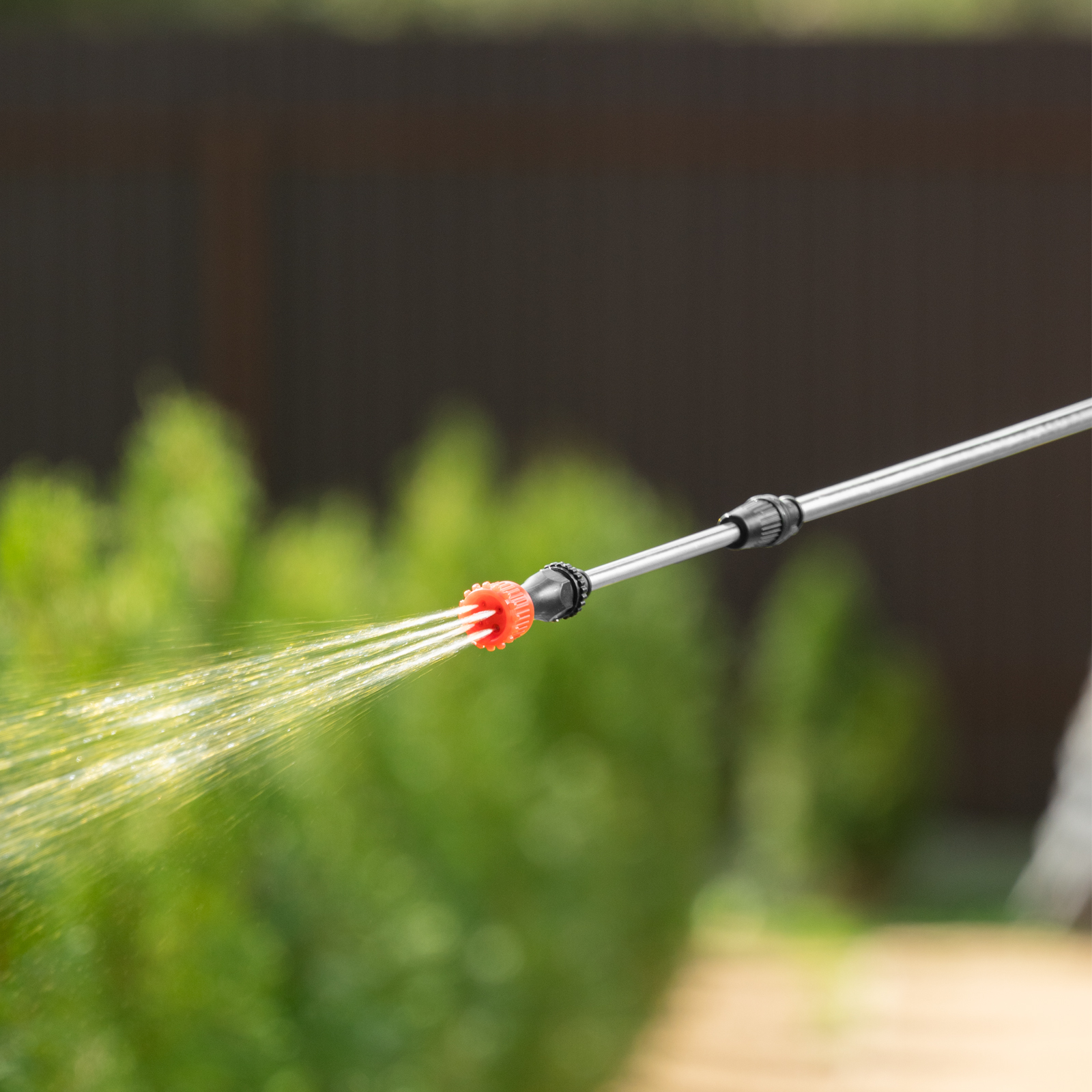 Опрыскиватель ранцевый аккумуляторный D-12LA, 12 л, 12 В, 8 Ач Denzel