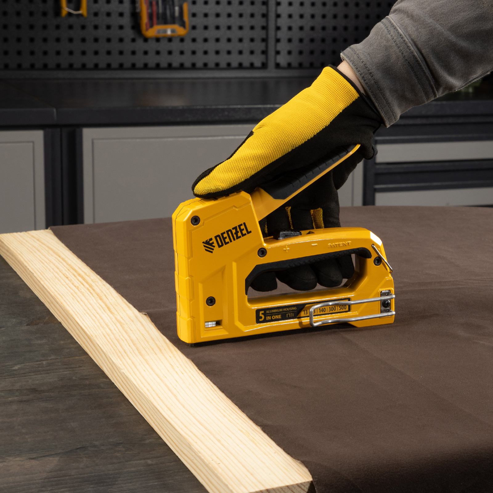 Степлер мебельный, тип 53 и 13, 6-14мм, тип 140, 10-14мм, тип 300, 15мм, тип 500, 15мм Denzel