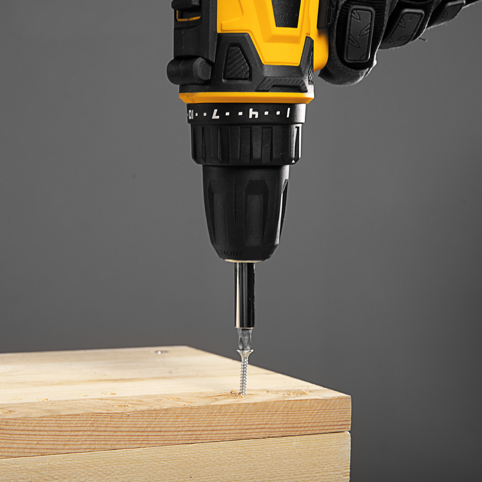 Дрель-шуруповерт сетевая SD-300-10 Denzel