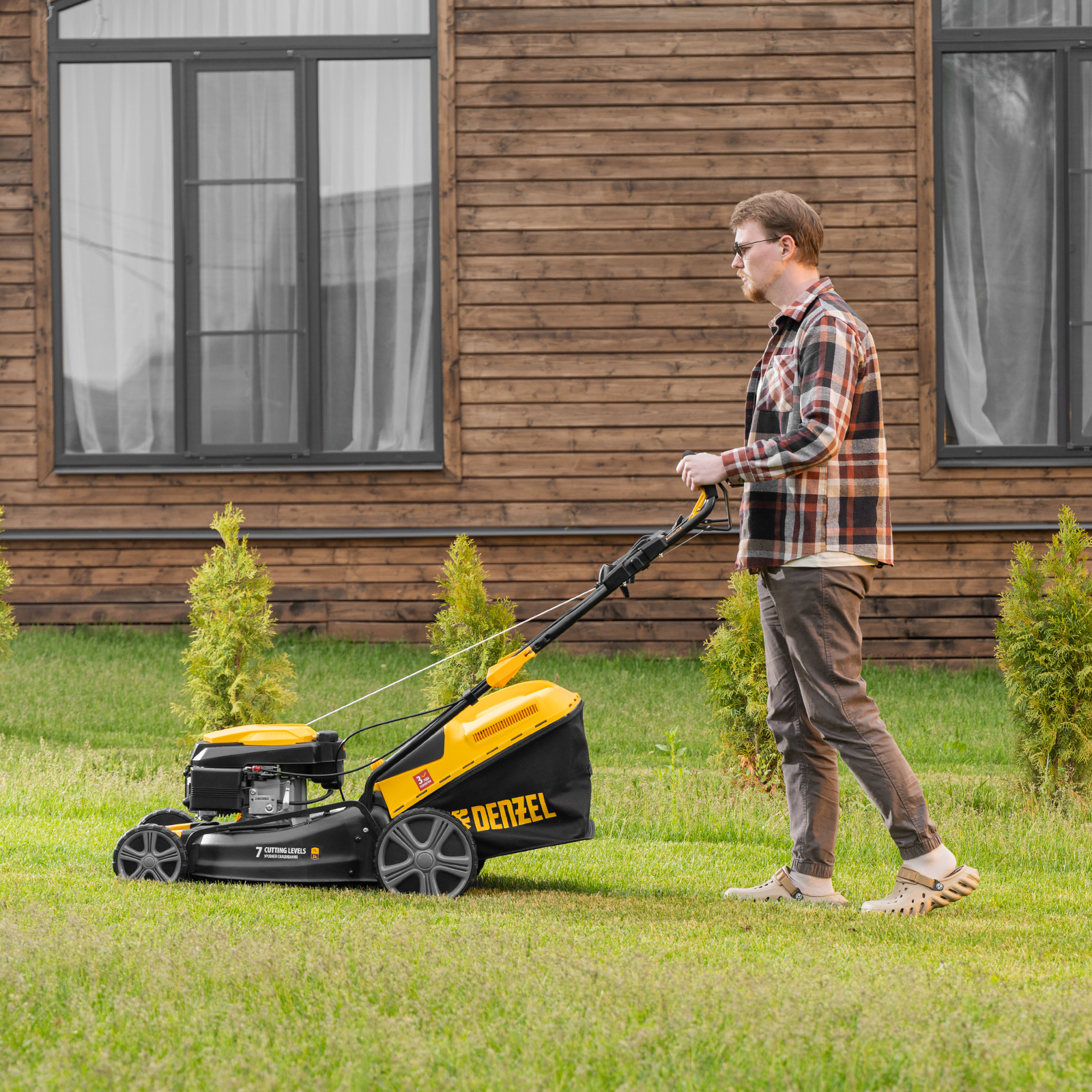 Газонокосилка бензиновая GLD-460SP, 146 куб.см, ширина 46 см, привод 7 уровней, травосборник 50 л Denzel