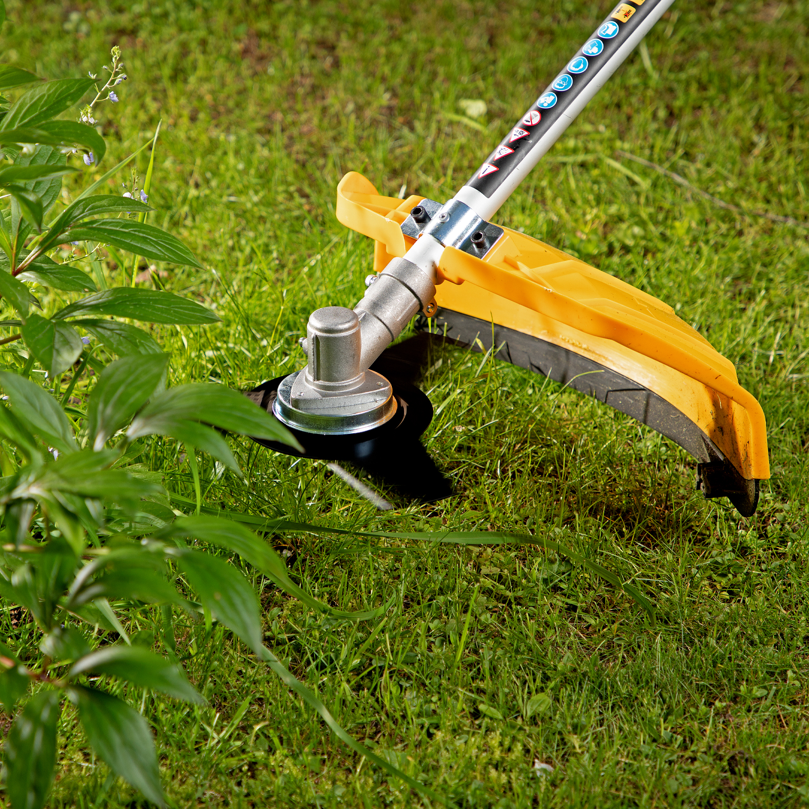 Триммер электрический TE-1400, 1400 Вт, 420 мм, катушка + диск, разборная штанга Denzel