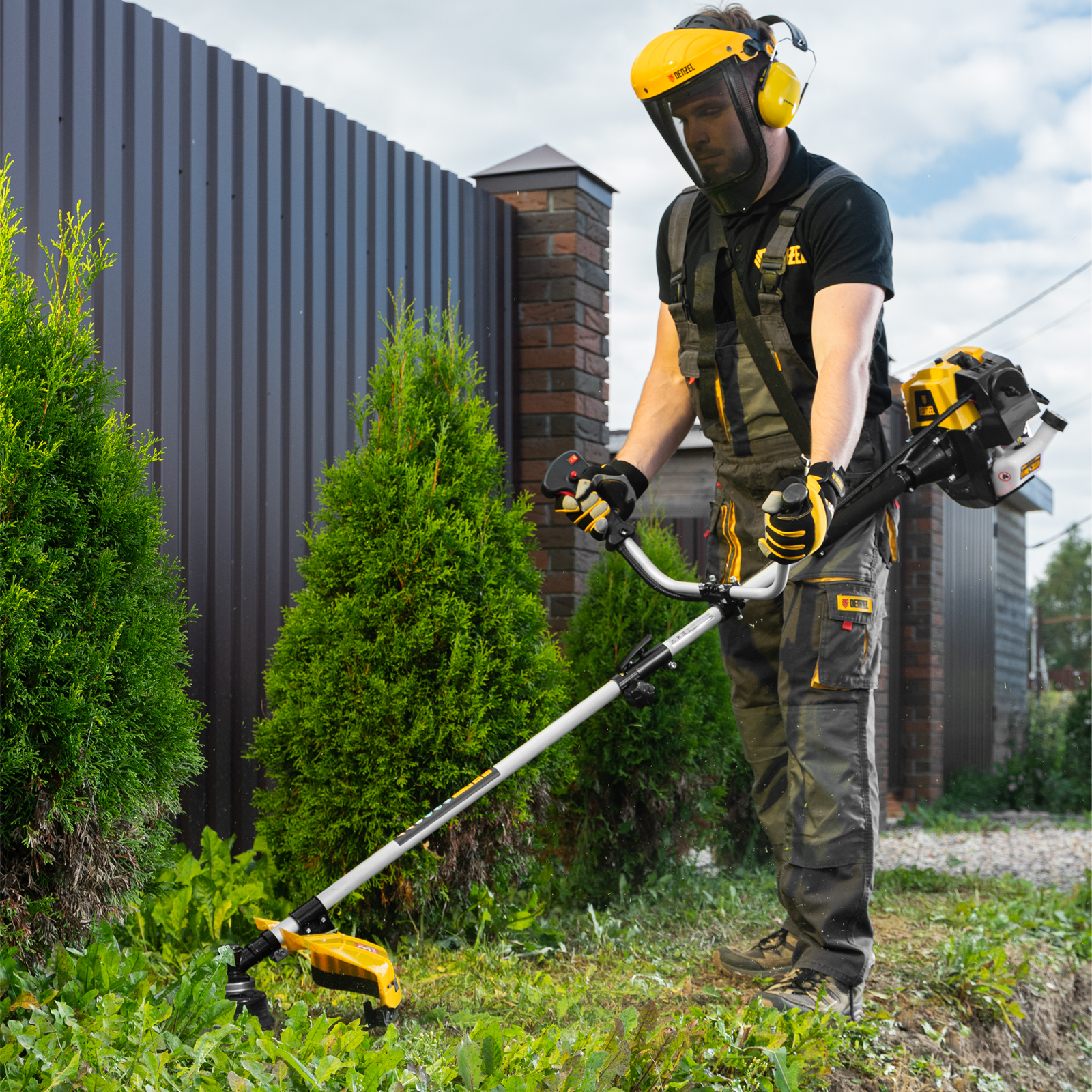 Триммер бензиновый DR-52S, 52 см3, разъемная штанга, состоит из 2 частей Denzel