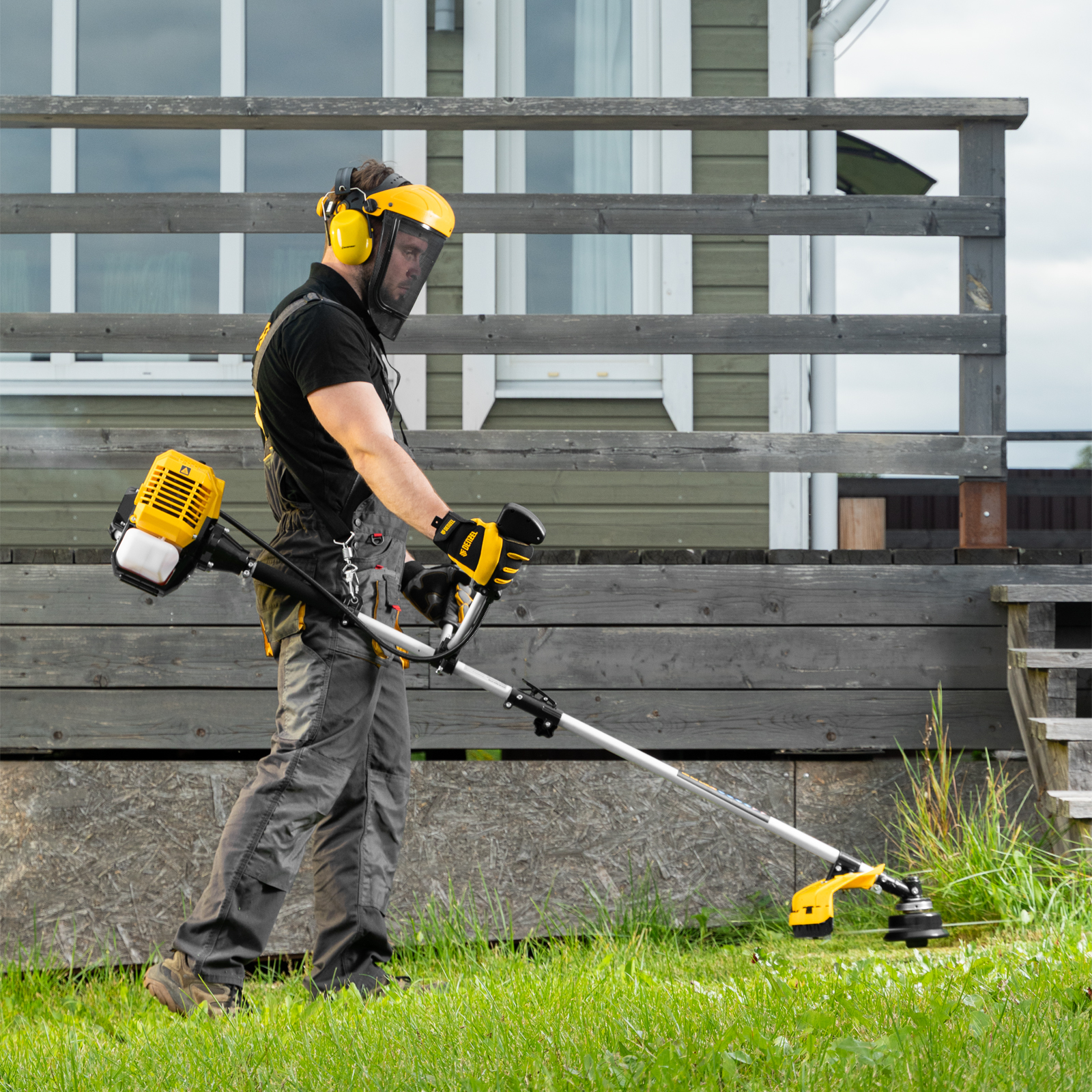 Триммер бензиновый DR-52S, 52 см3, разъемная штанга, состоит из 2 частей Denzel