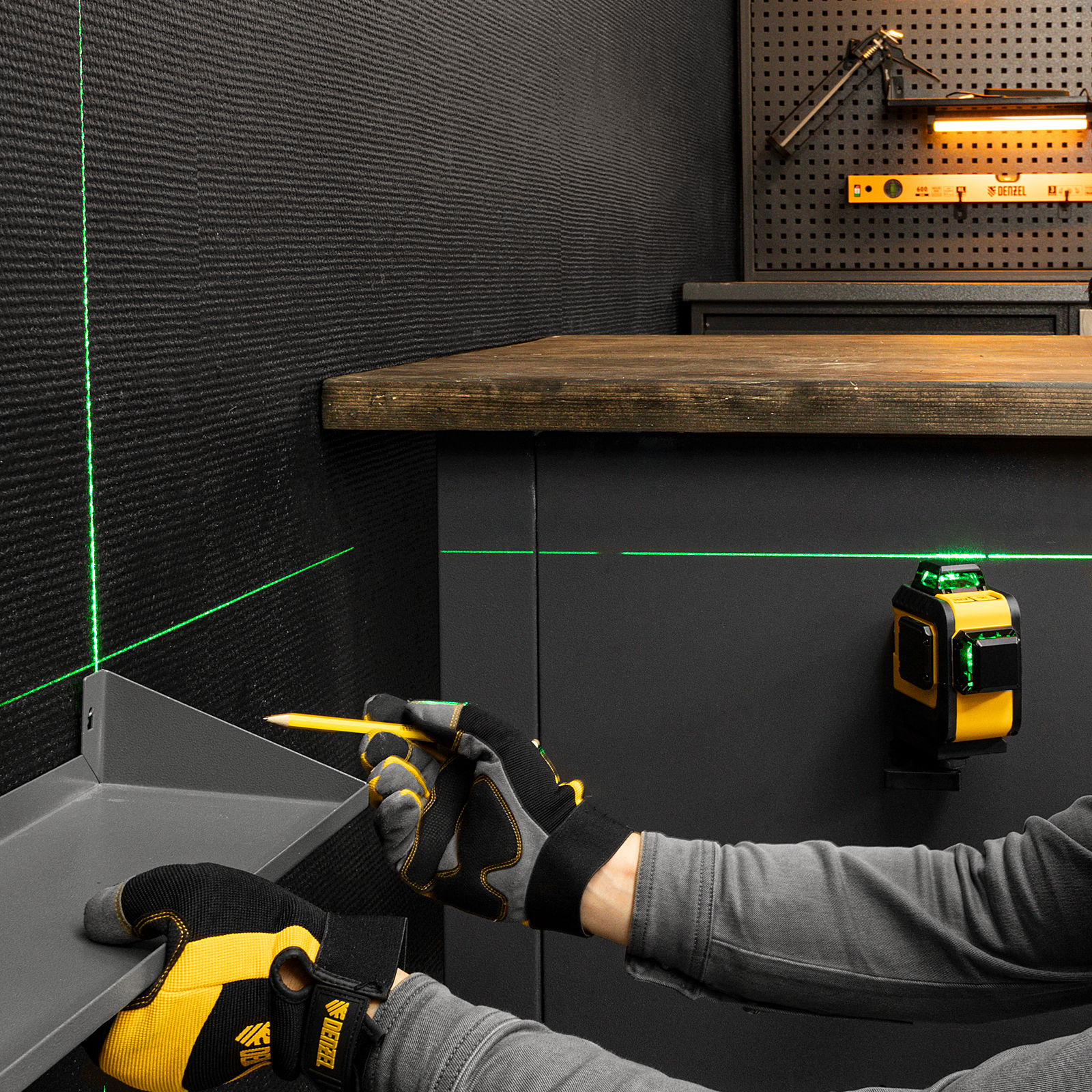 Лазерный уровень мультипризм. LXI 360-2 Green, 30 м, 520 Нм, акк. Li 2800 mAh, резьба 1/4" Denzel