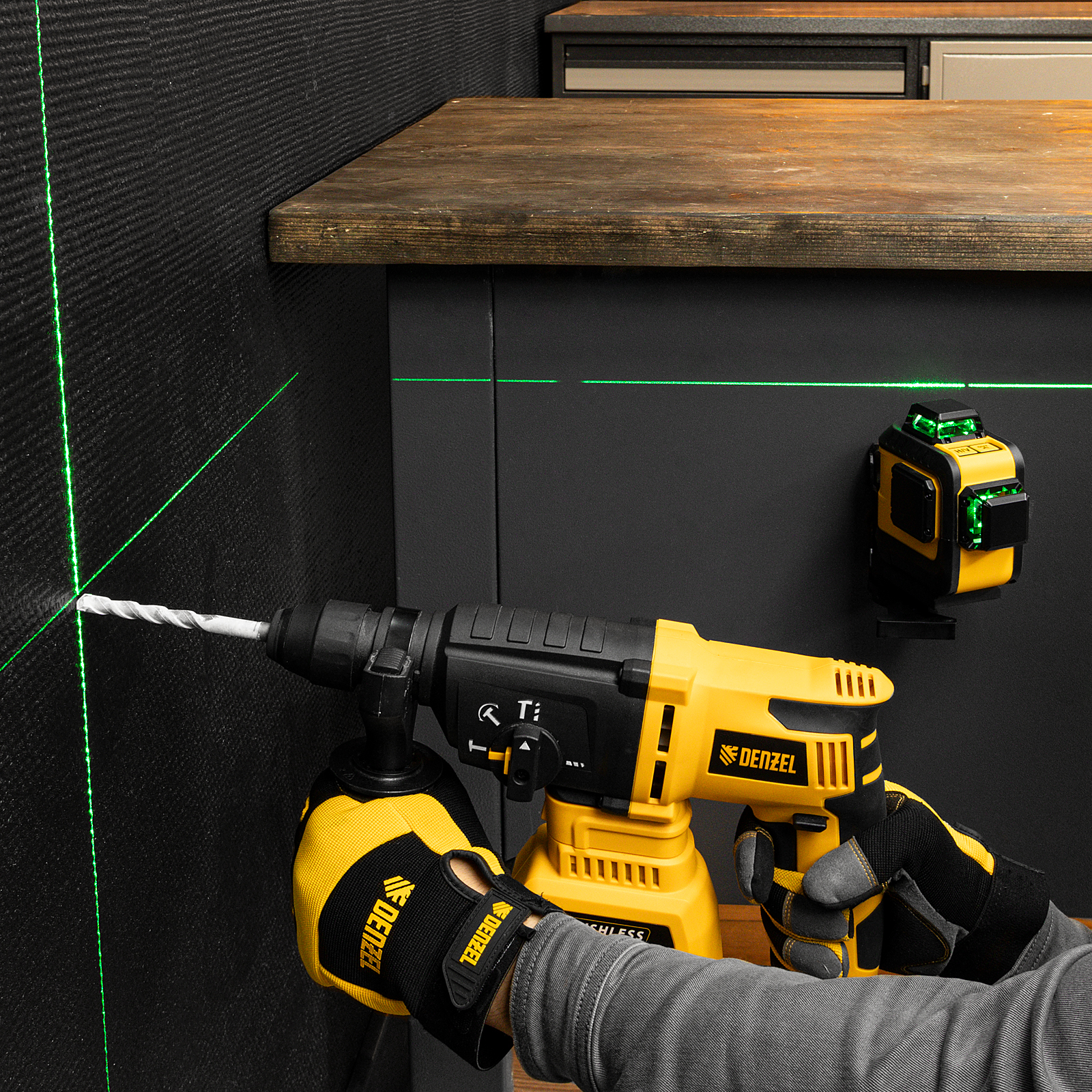 Лазерный уровень мультипризм. LXI 360-2 Green, 30 м, 520 Нм, акк. Li 2800 mAh, резьба 1/4" Denzel