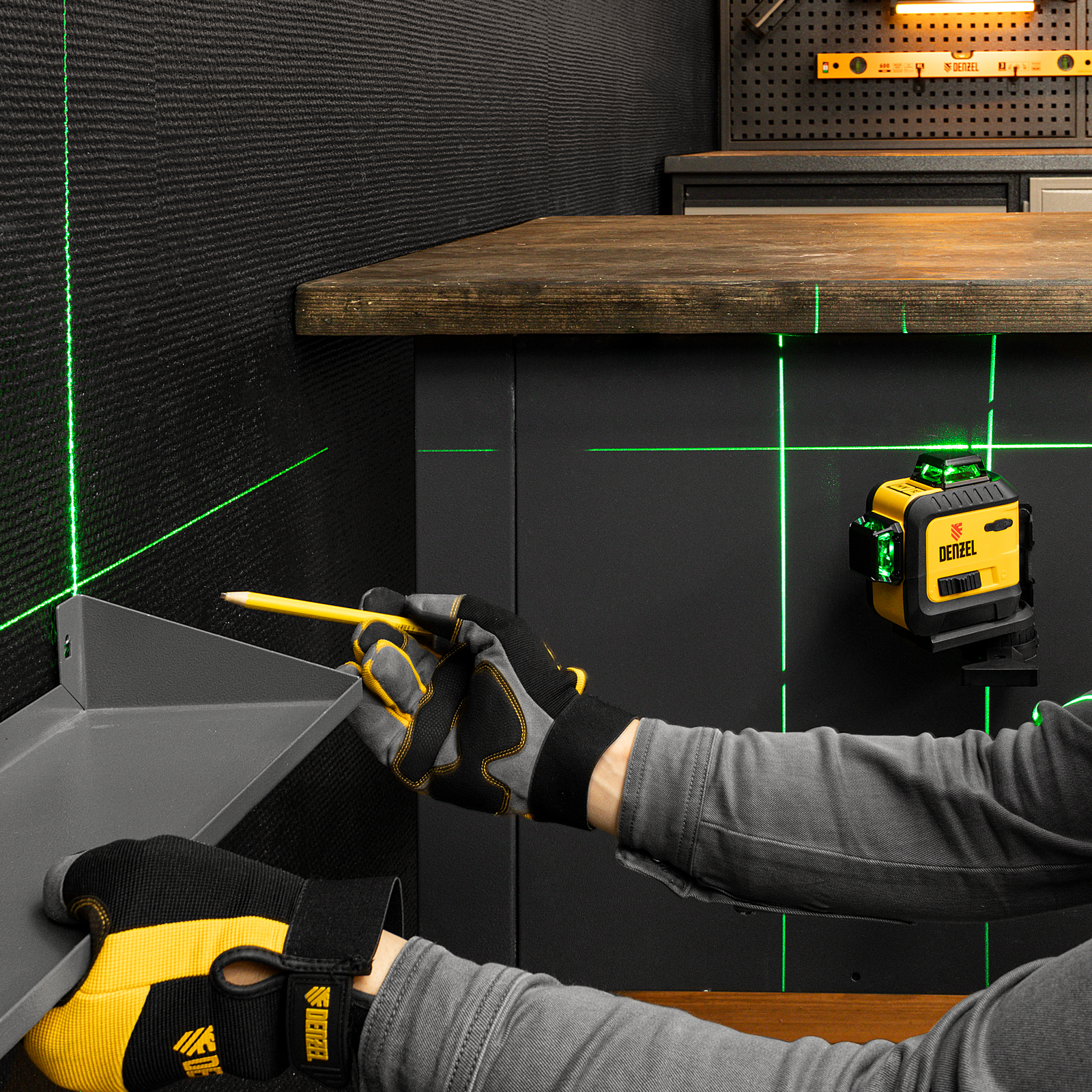 Лазерный уровень мультипризм. LXI 360-3 Green, 30 м, 520 Нм, акк. Li 2800 mAh, резьба 1/4" Denzel