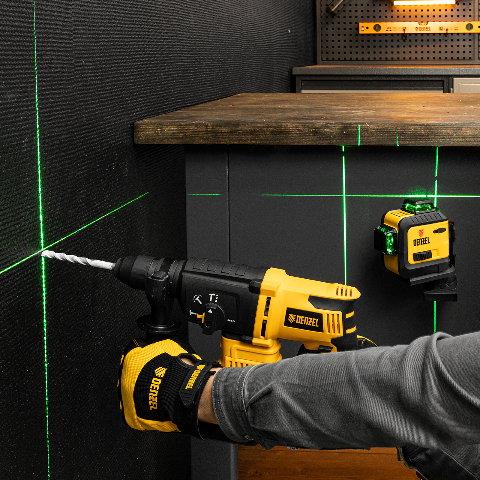 Лазерный уровень мультипризм. LXI 360-3 Green, 30 м, 520 Нм, акк. Li 2800 mAh, резьба 1/4" Denzel