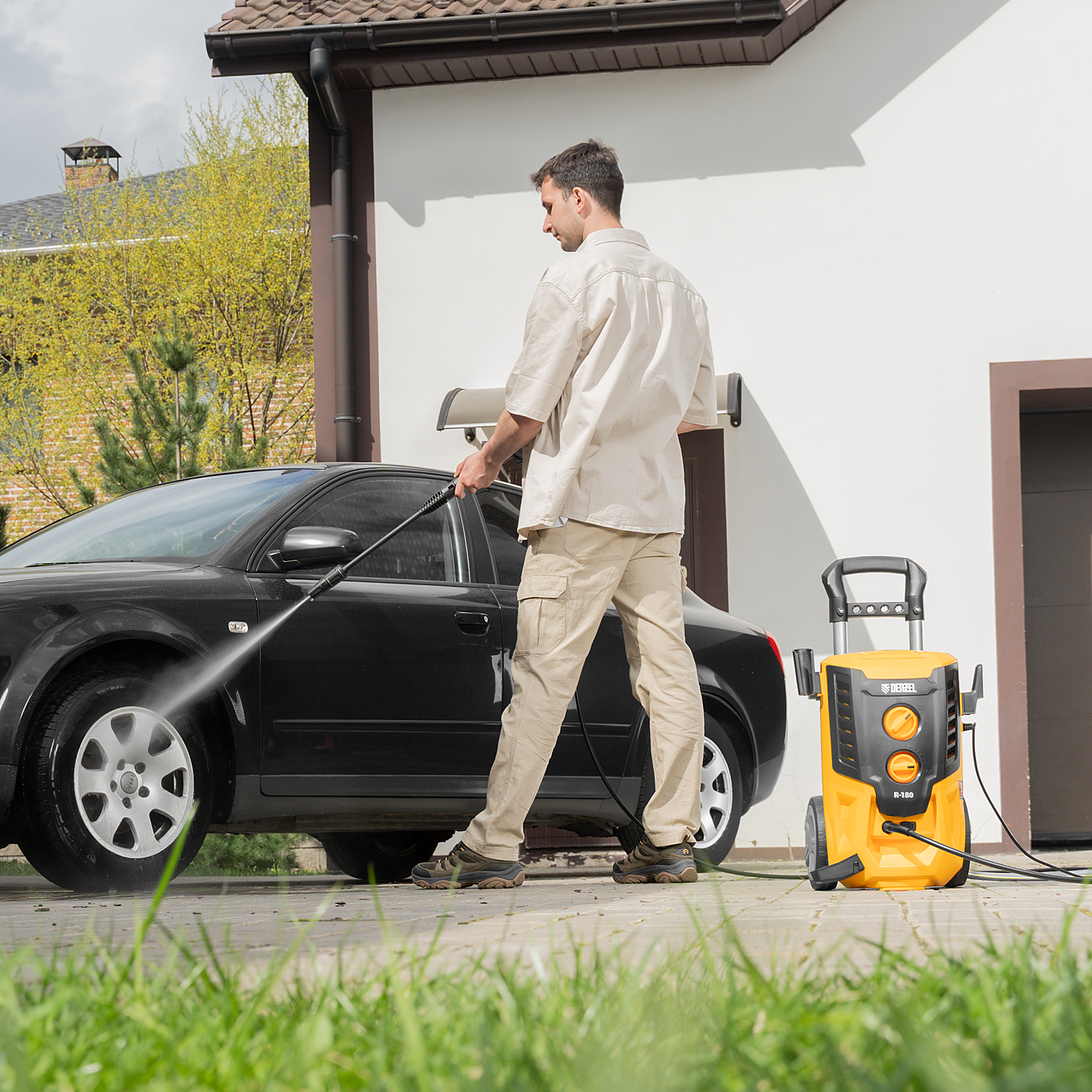 Моечная машина высокого давления R-180, 2200 Вт, 180 бар, 380 л/ч, колесная Denzel