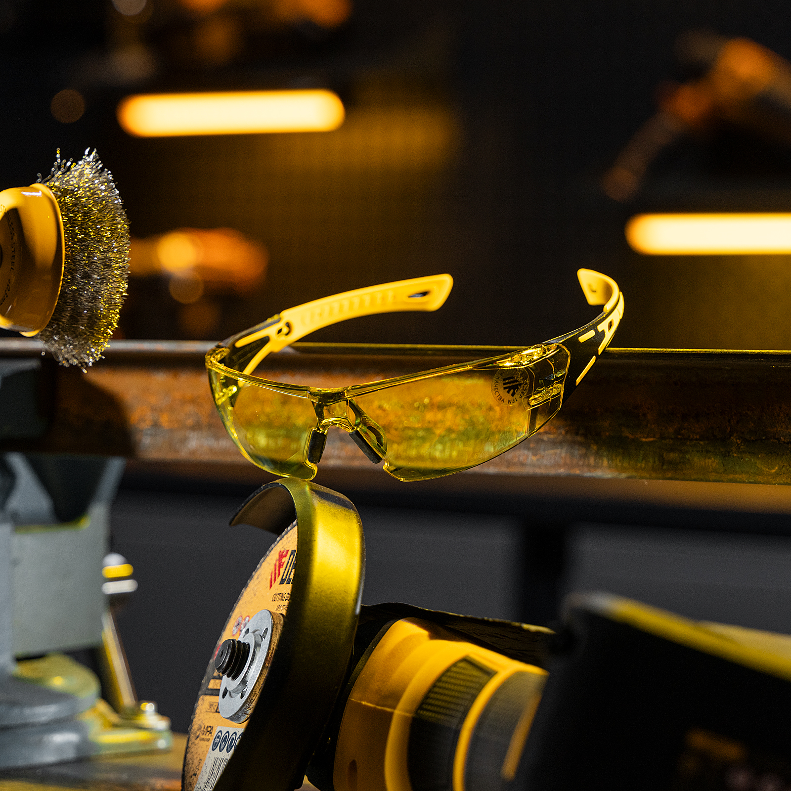 Очки защитные открытые, поликарбонатные, желтая линза, 2х комп.дужки Denzel