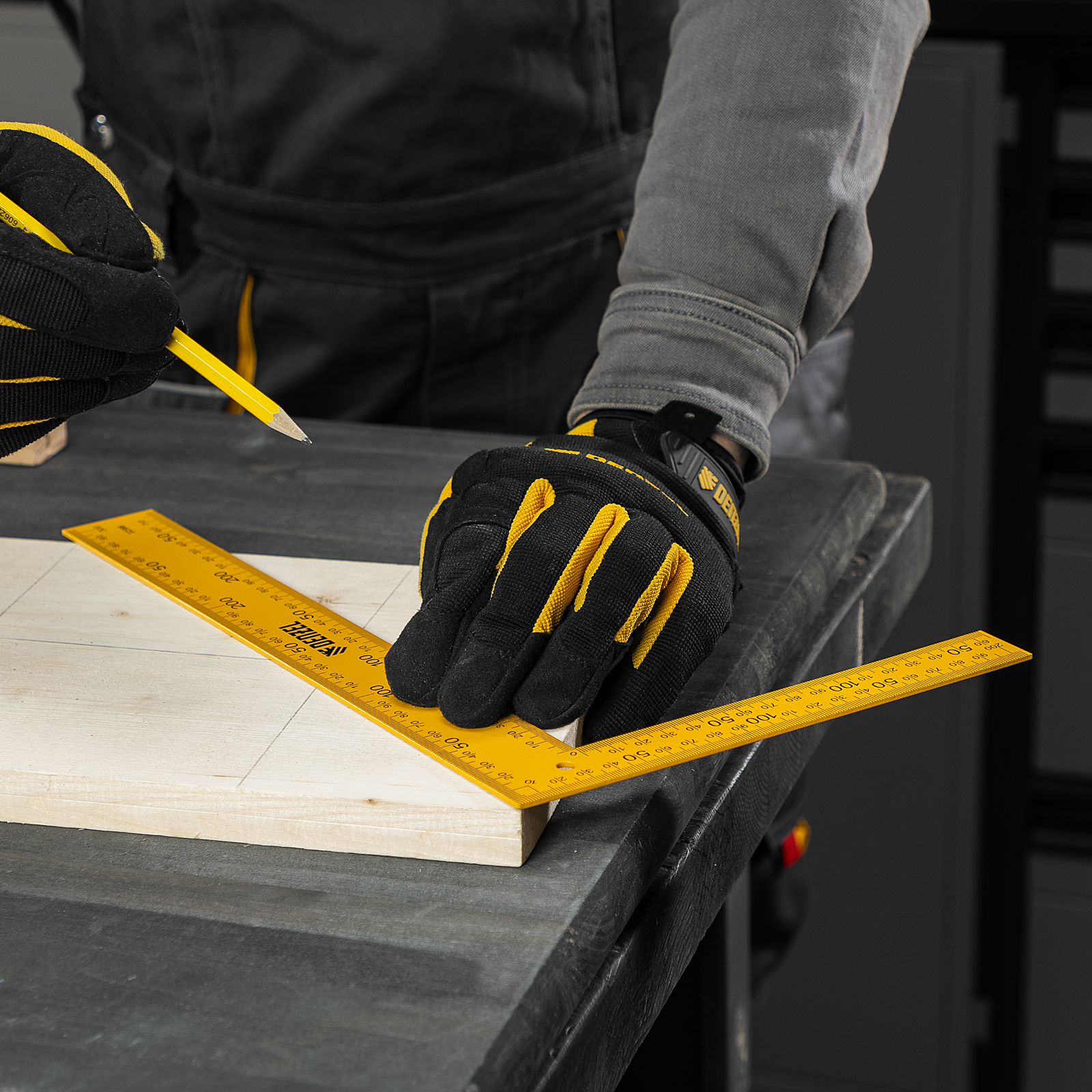 Угольник стальной, 200 х 300 мм Denzel