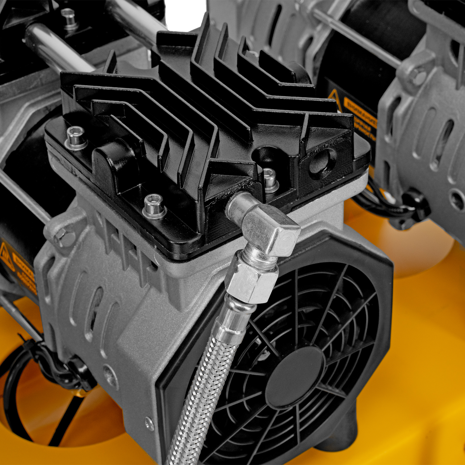 Компрессор безмасляный, малошумный  DLS 2250/100, 2250 Вт, 3x750, 100 л, 410 л/мин блок управления/ Denzel