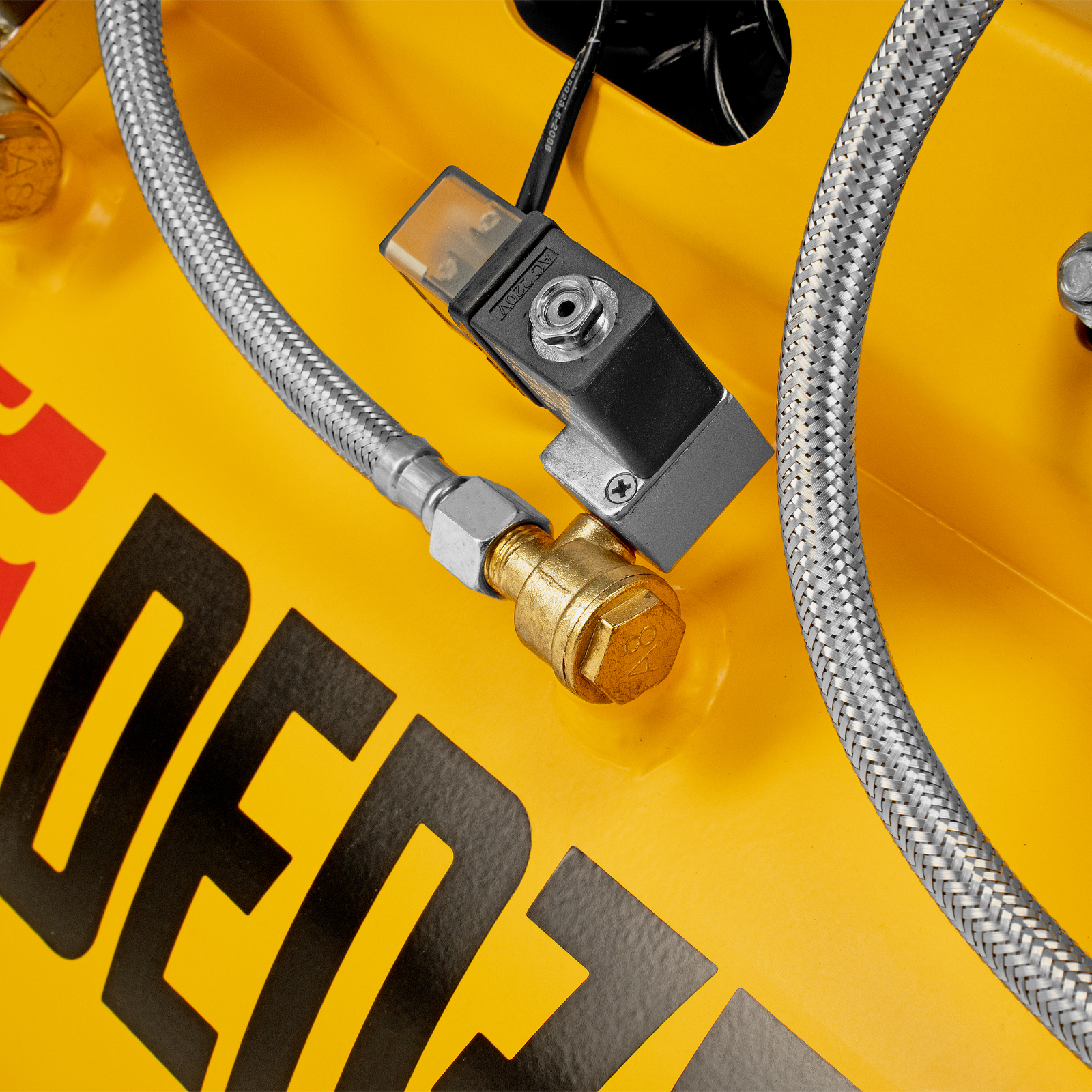 Компрессор безмасляный, малошумный  DLS 2250/100, 2250 Вт, 3x750, 100 л, 410 л/мин блок управления/ Denzel