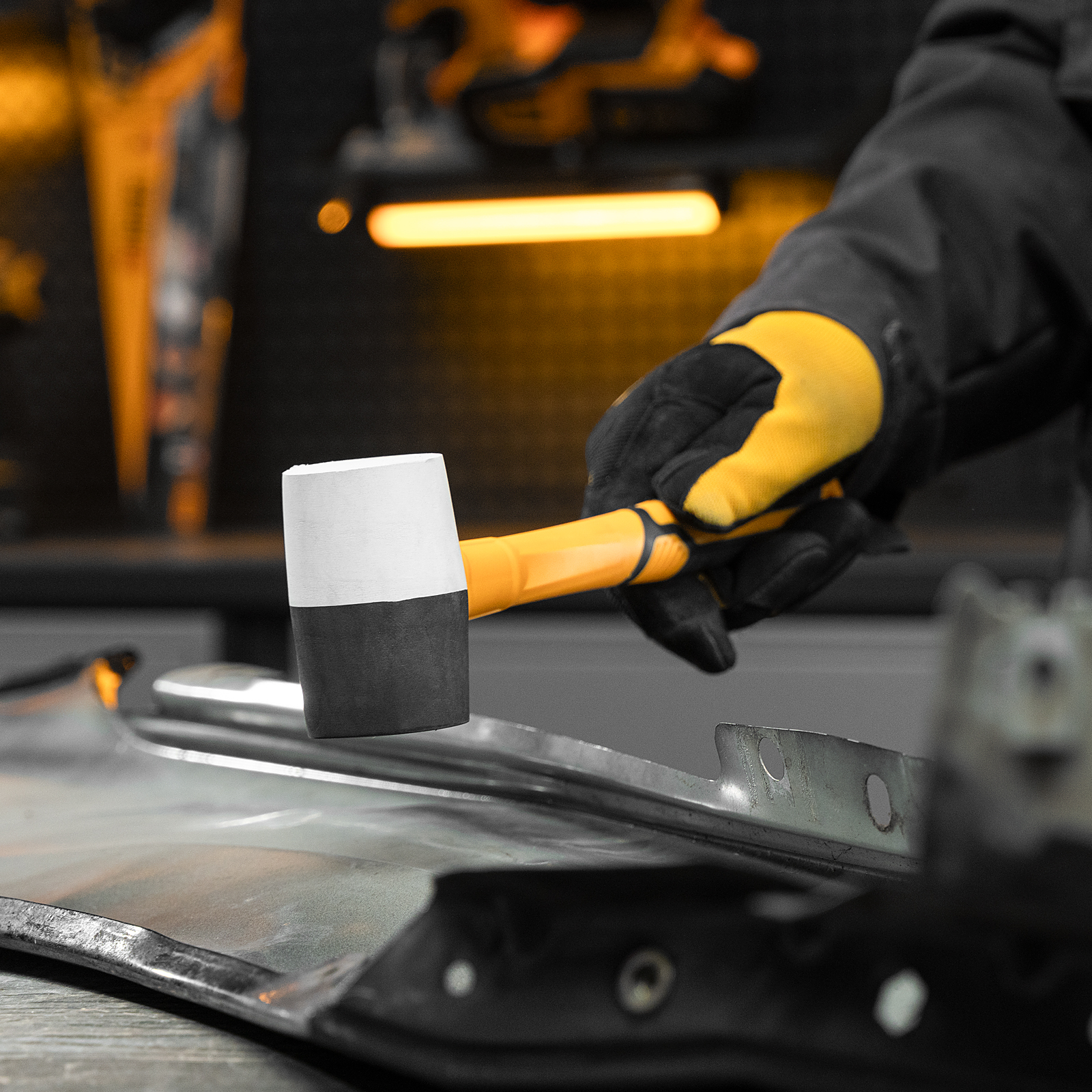 Киянка резиновая, 225 г, черно-белая, фибергласовая рукоятка c TPR покрытием Denzel