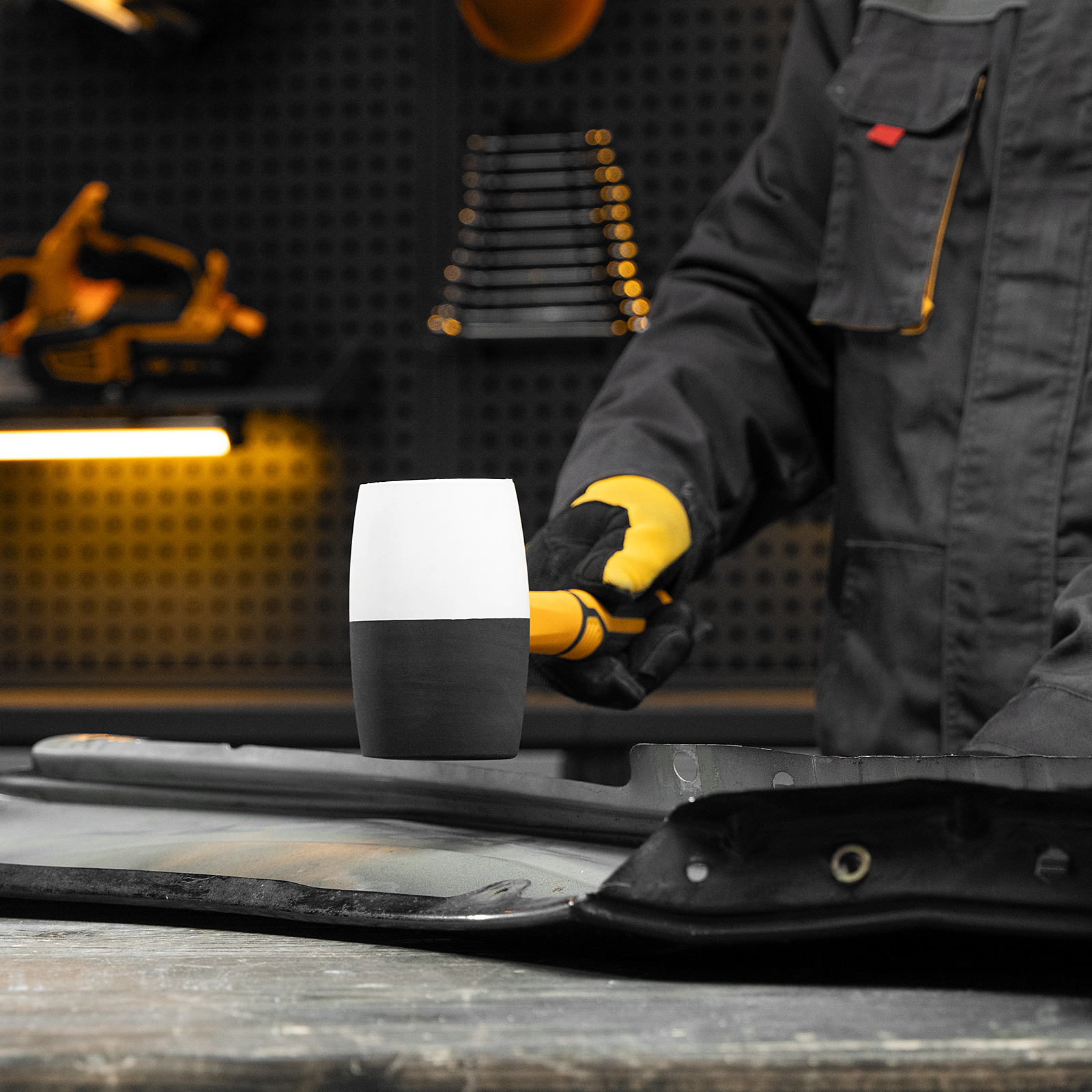 Киянка резиновая, 680 г, черно-белая, фибергласовая рукоятка c TPR покрытием Denzel