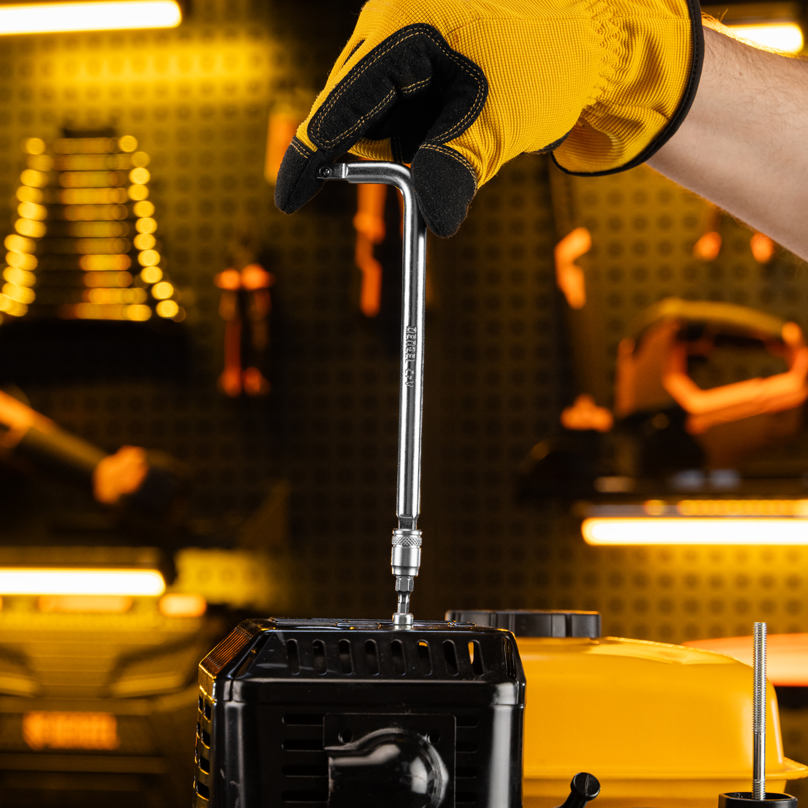 Вороток Г-образный, 150*40 мм, квадрат 1/4", CrV, матовый хром Denzel