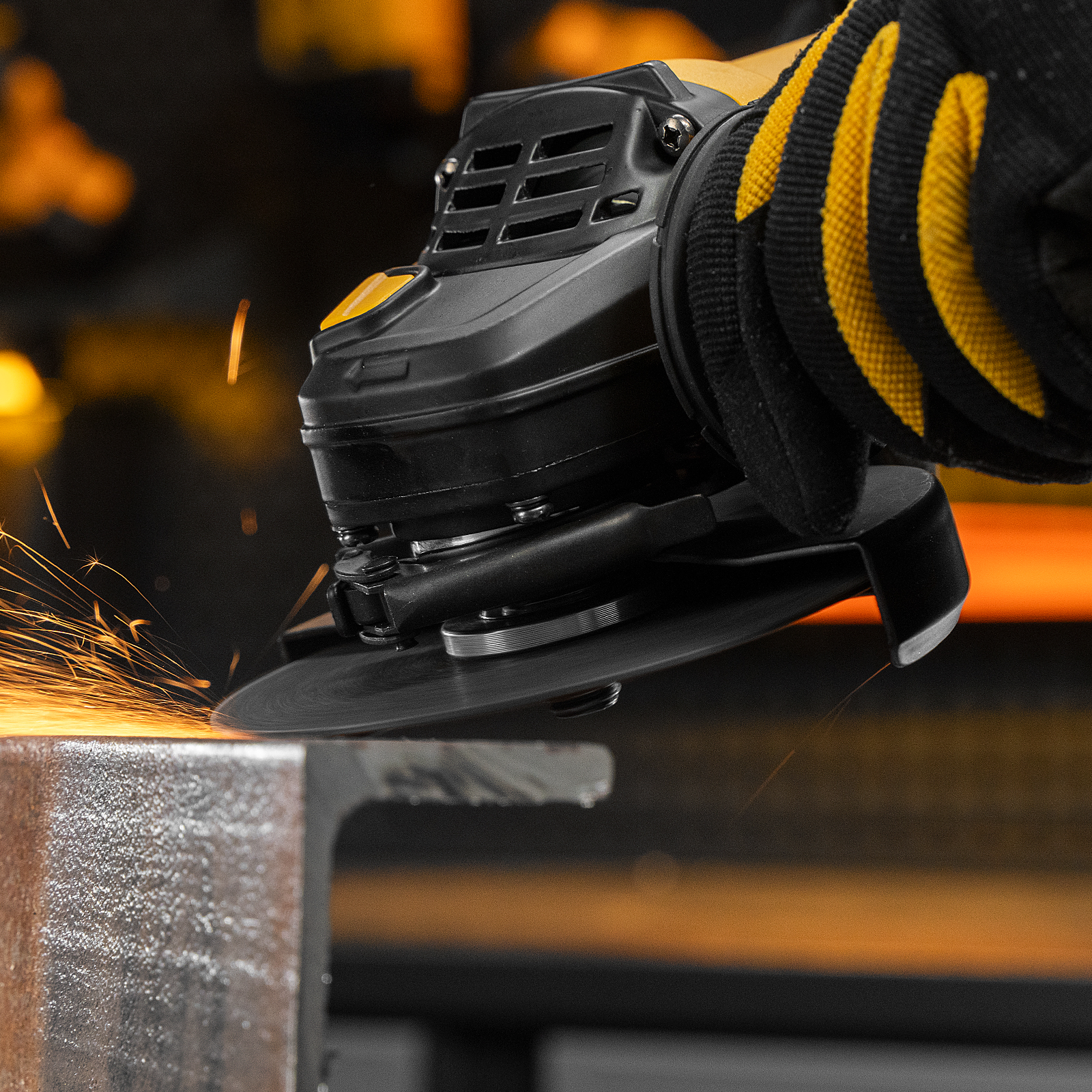 Круг отрезной по металлу, 125 х 1,0 х 22,2 мм, WA60TBF, в метал.банке, 10 шт. Denzel