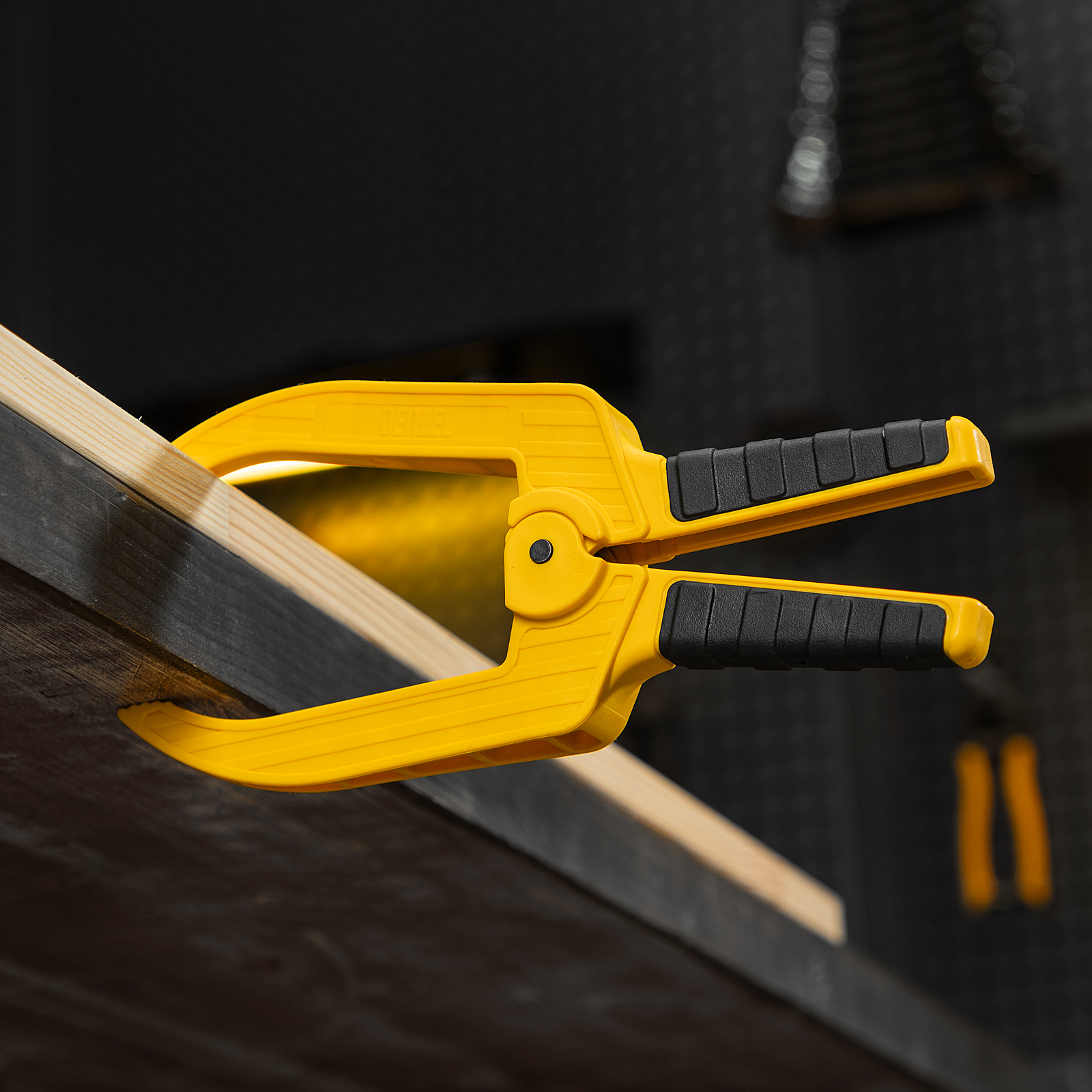 Струбцина клещеобразная, удлиненная 75 х 110 мм двухкомпонентные рукоятки Denzel