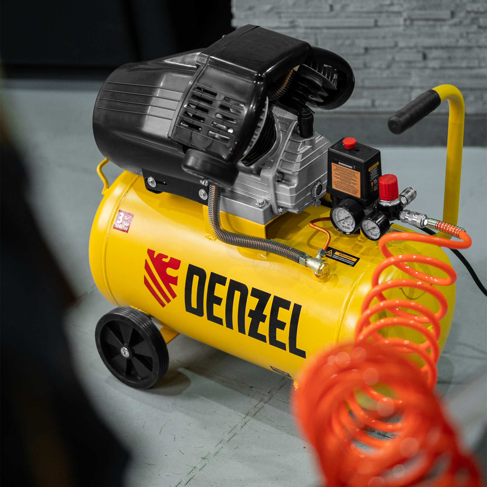 Компрессор воздушный прям. привод DCV1800/50, 1,8 кВт, 50 литров, 320 л/мин Denzel