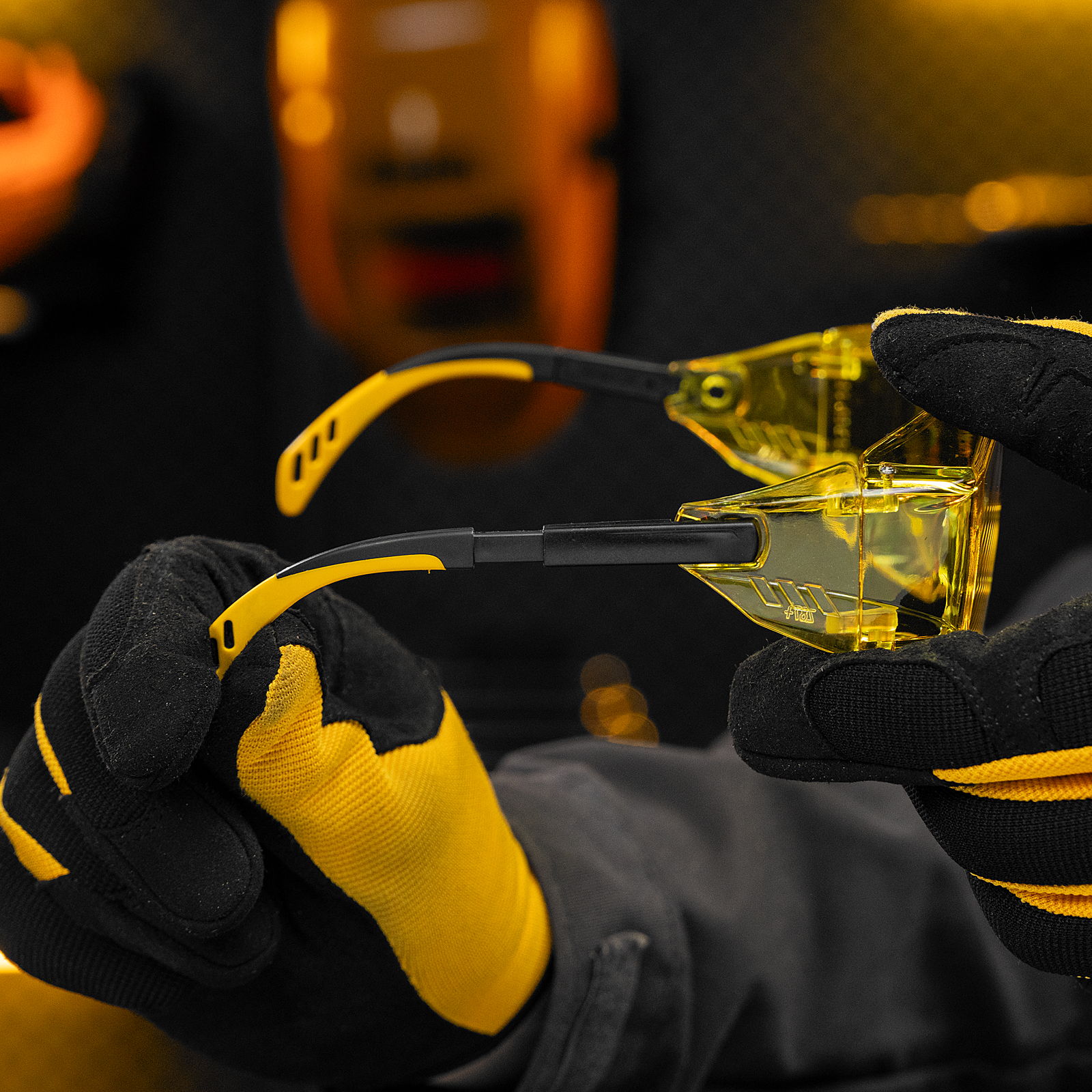 Очки защитные открытые, поликарбонатные, увеличенная желтая линза, регулируемые дужки Denzel