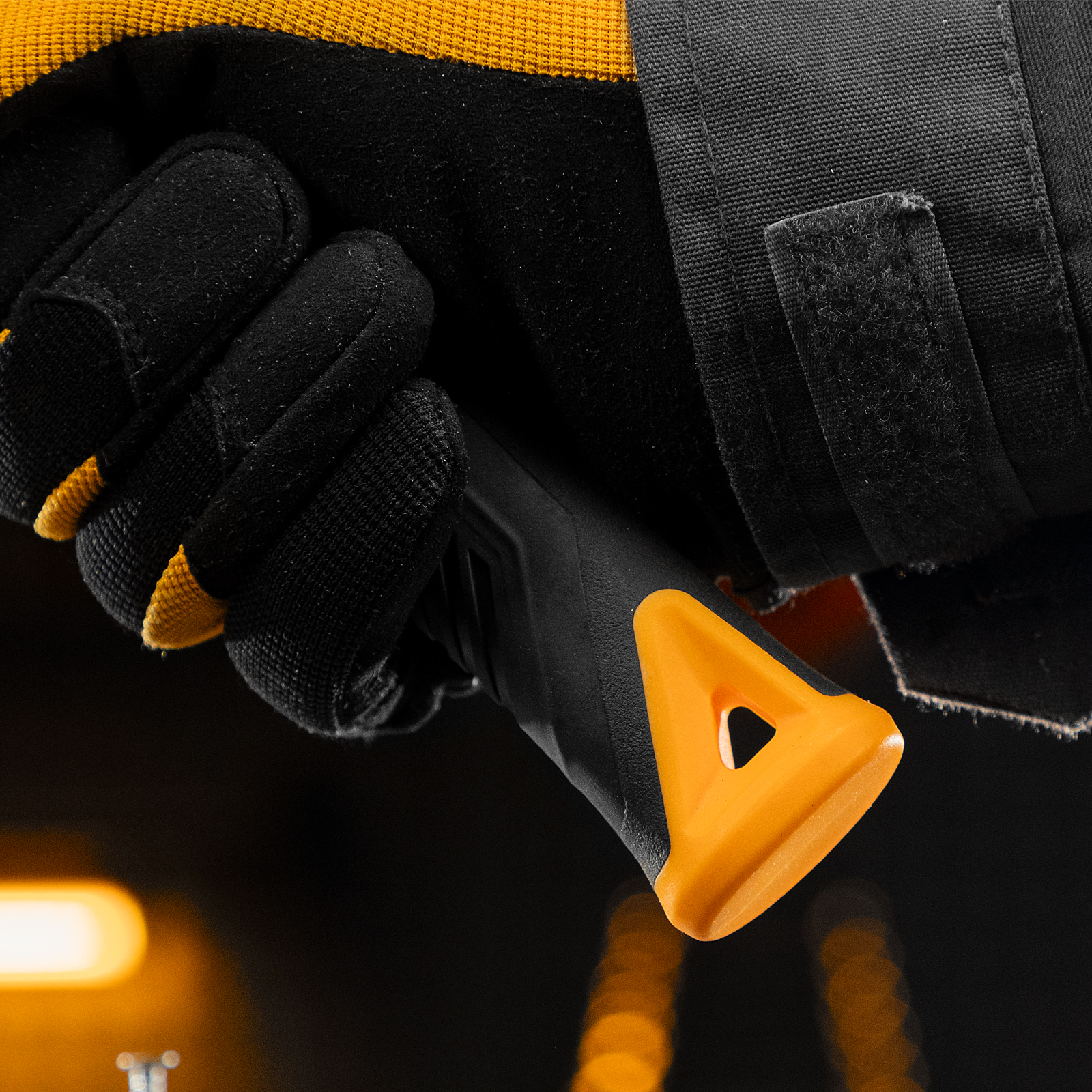 Молоток слесарный, 300 г, кованый, фибергласовая рукоятка c TPR покрытием Denzel