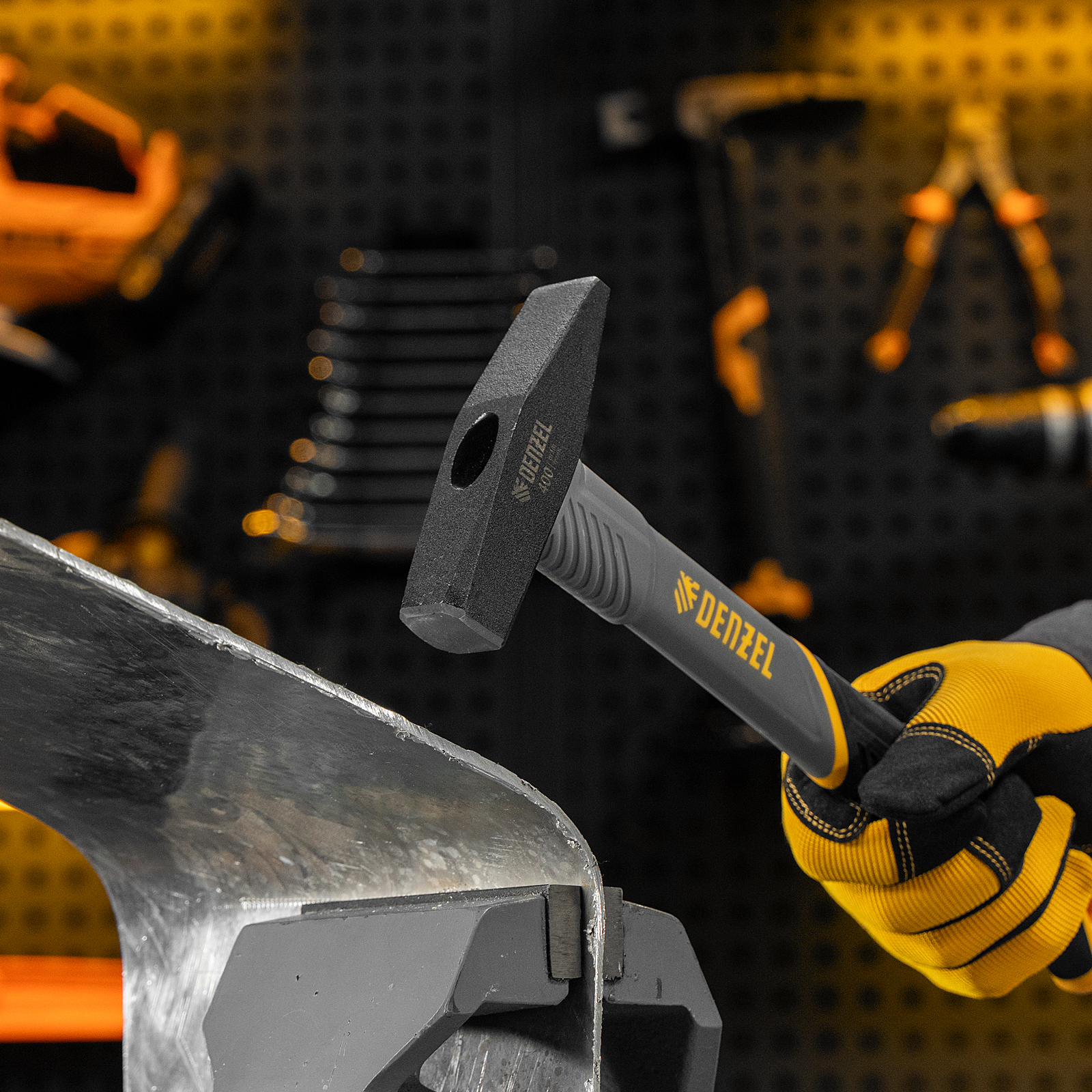 Молоток слесарный, 400 г, кованый, фибергласовая рукоятка c TPR покрытием Denzel