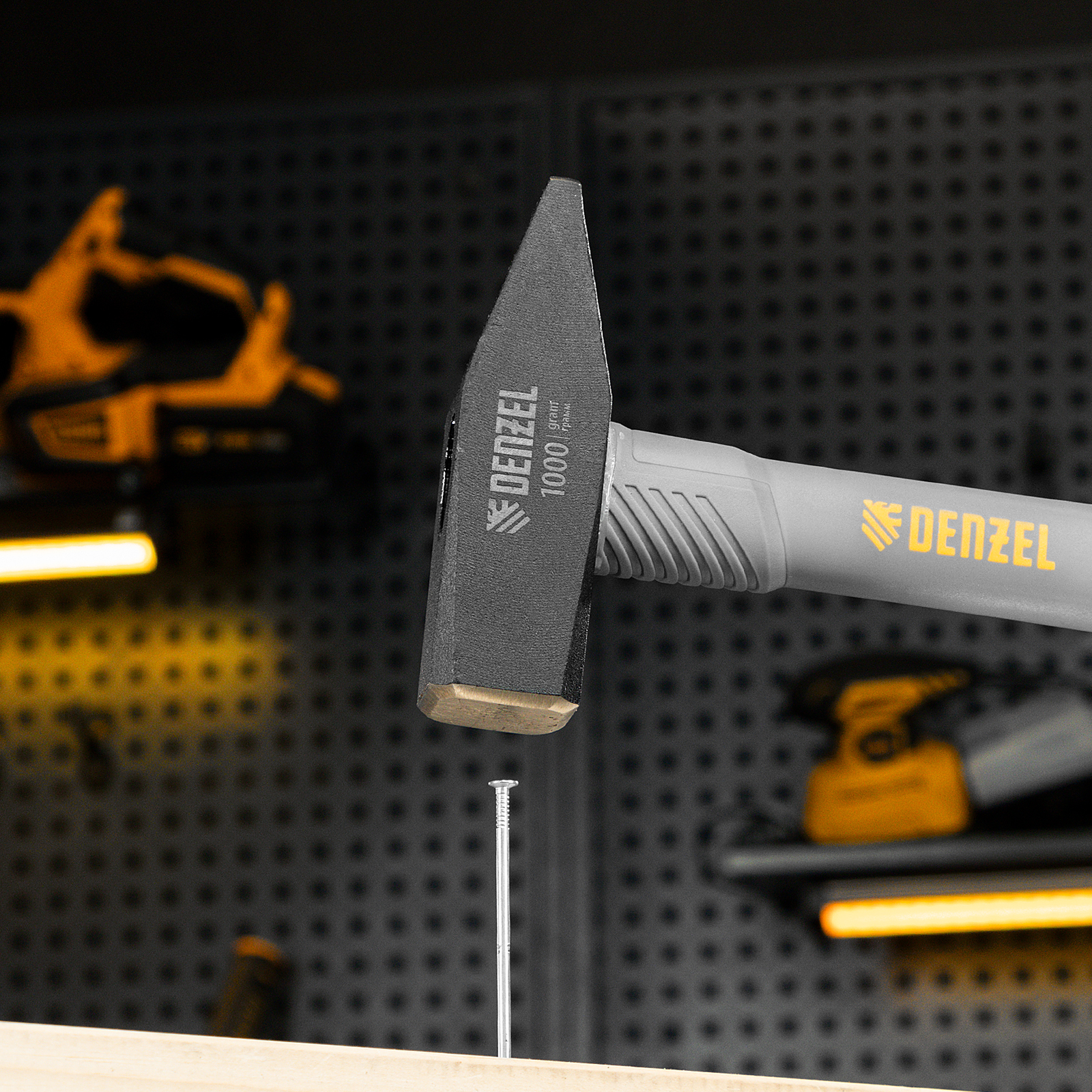 Молоток слесарный, 1000 г, кованый, фибергласовая рукоятка c TPR покрытием Denzel