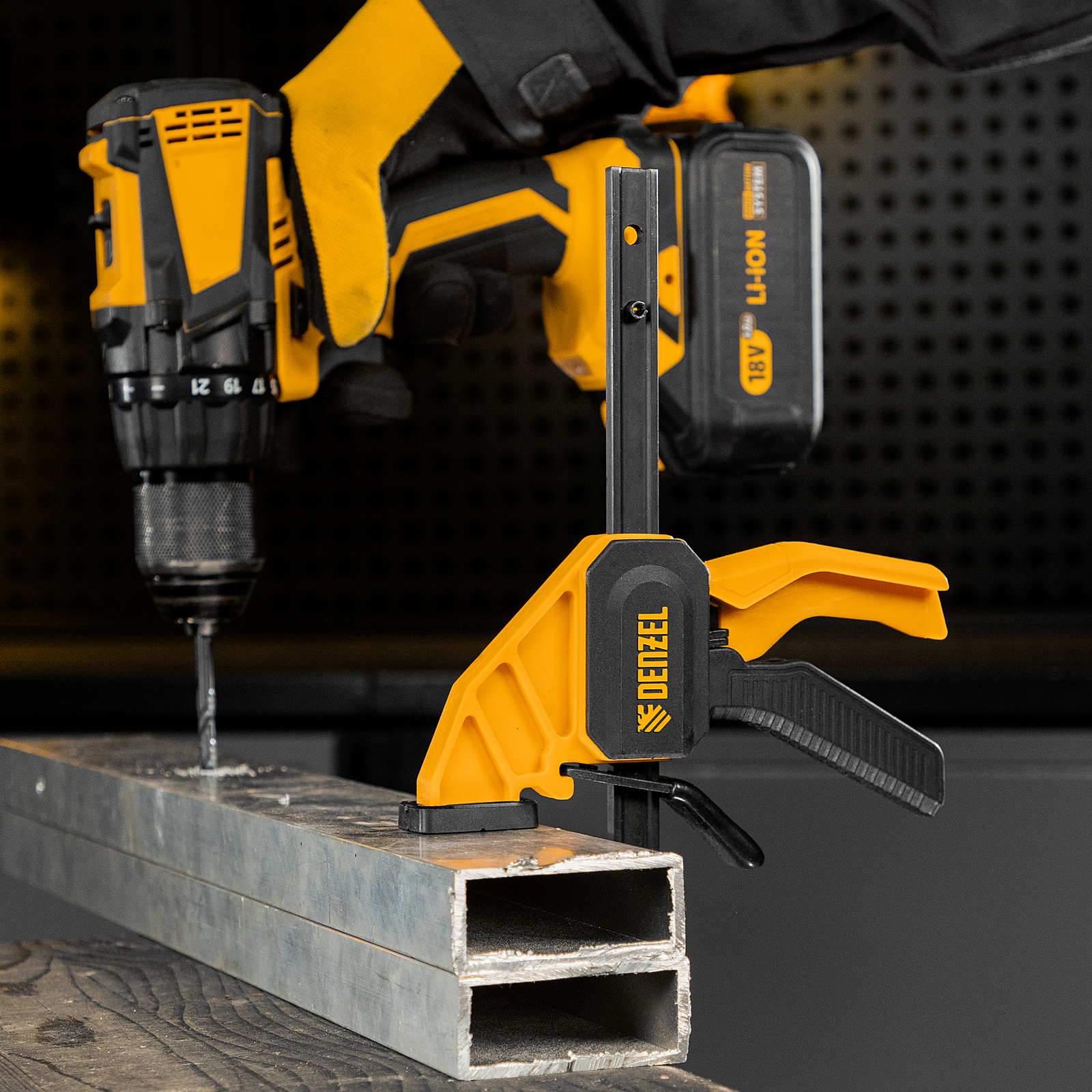 Струбцина F-образная, быстрозажимная, 150 х 55 мм, усиленный нейлоновый корпус Denzel