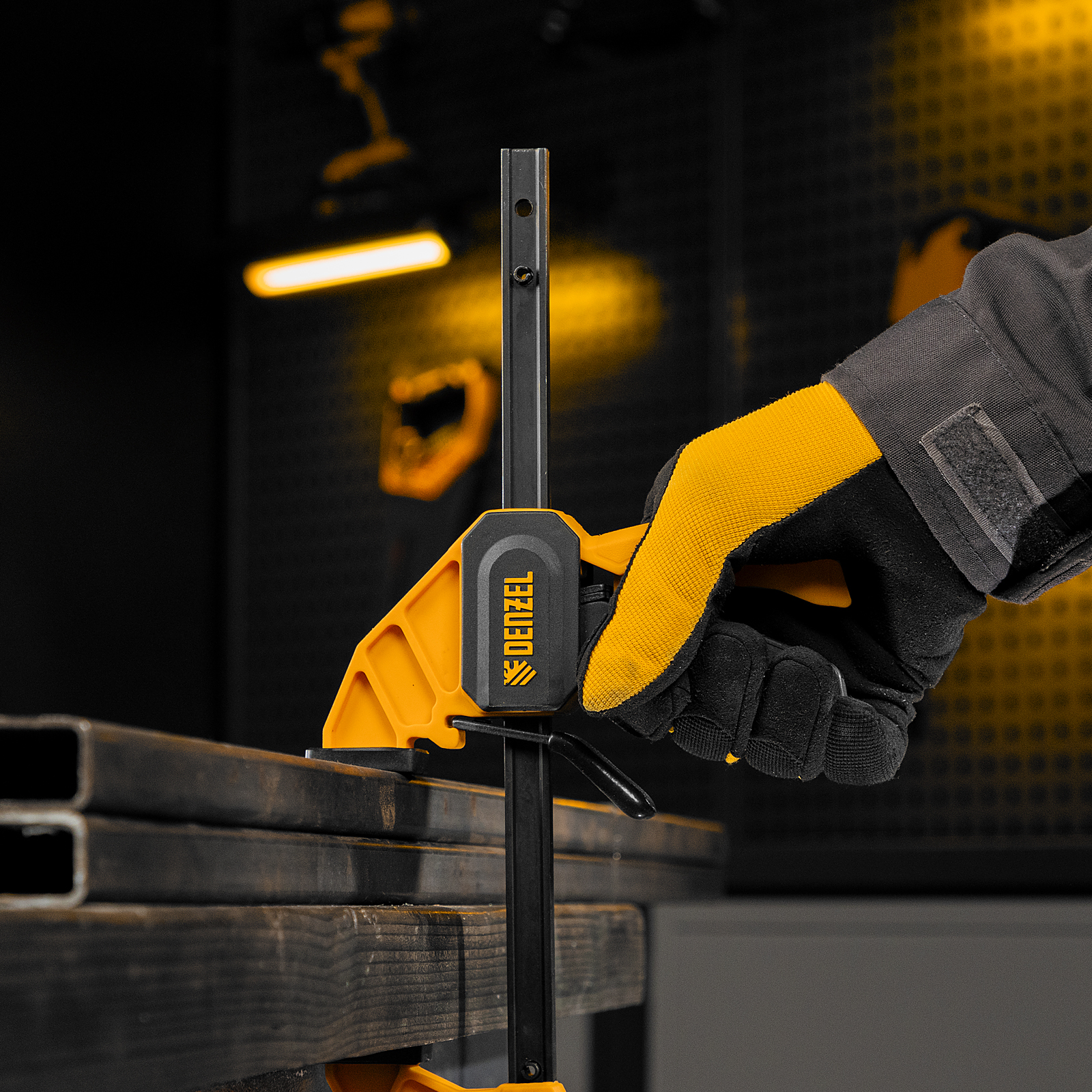 Струбцина F-образная, быстрозажимная, 150 х 55 мм, усиленный нейлоновый корпус Denzel