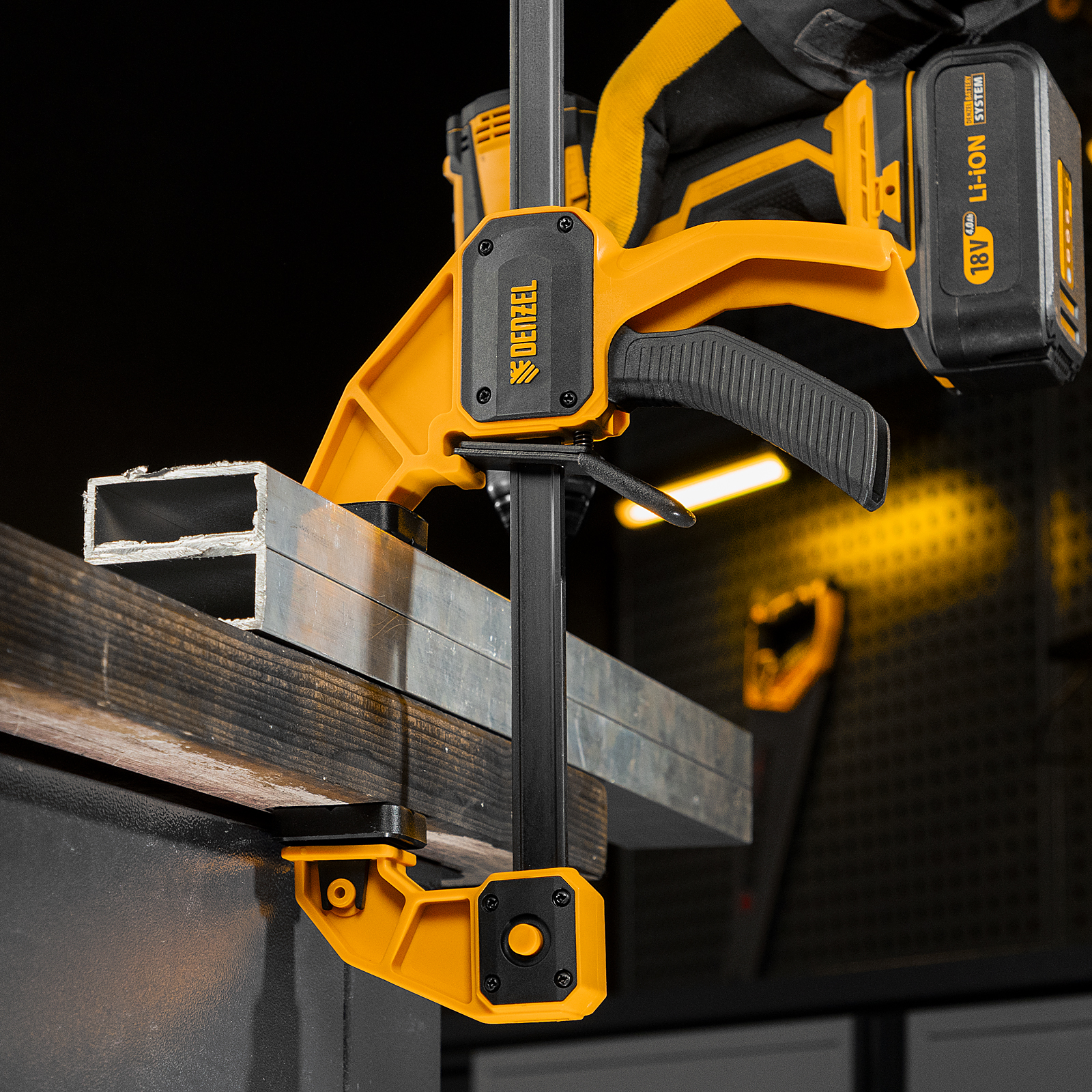 Струбцина F-образная, быстрозажимная, 450 х 80 мм, усиленный нейлоновый корпус Denzel