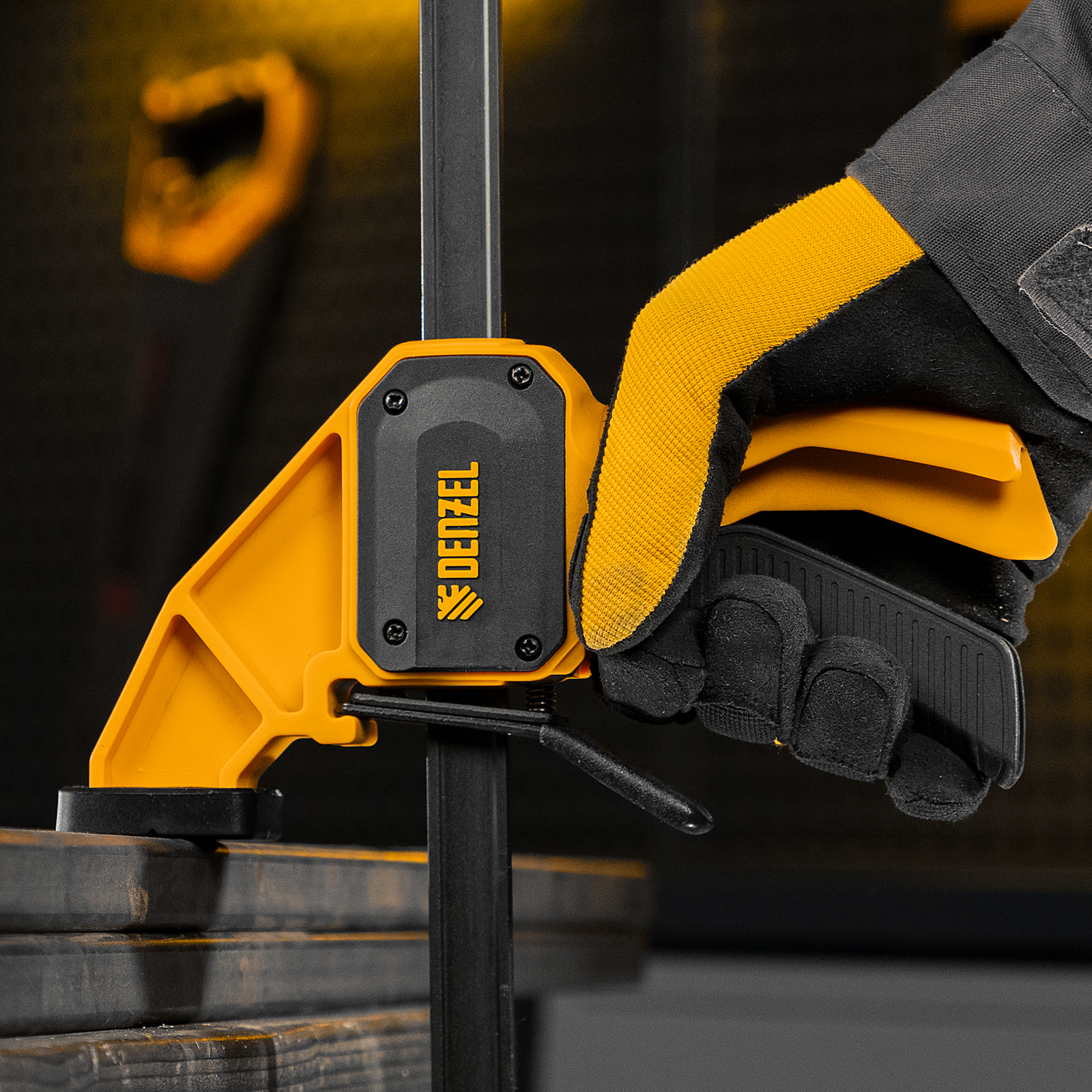 Струбцина F-образная, быстрозажимная, 600 х 80 мм, усиленный нейлоновый корпус Denzel