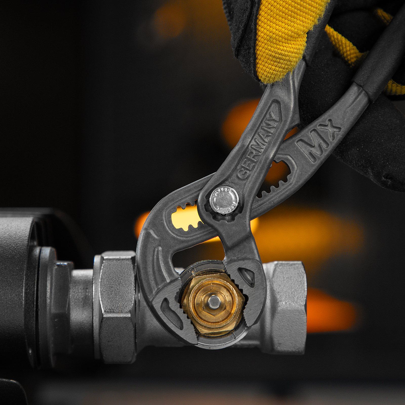 Клещи переставные, кнопочный механизм, обливные рукоятки, 180 мм Denzel