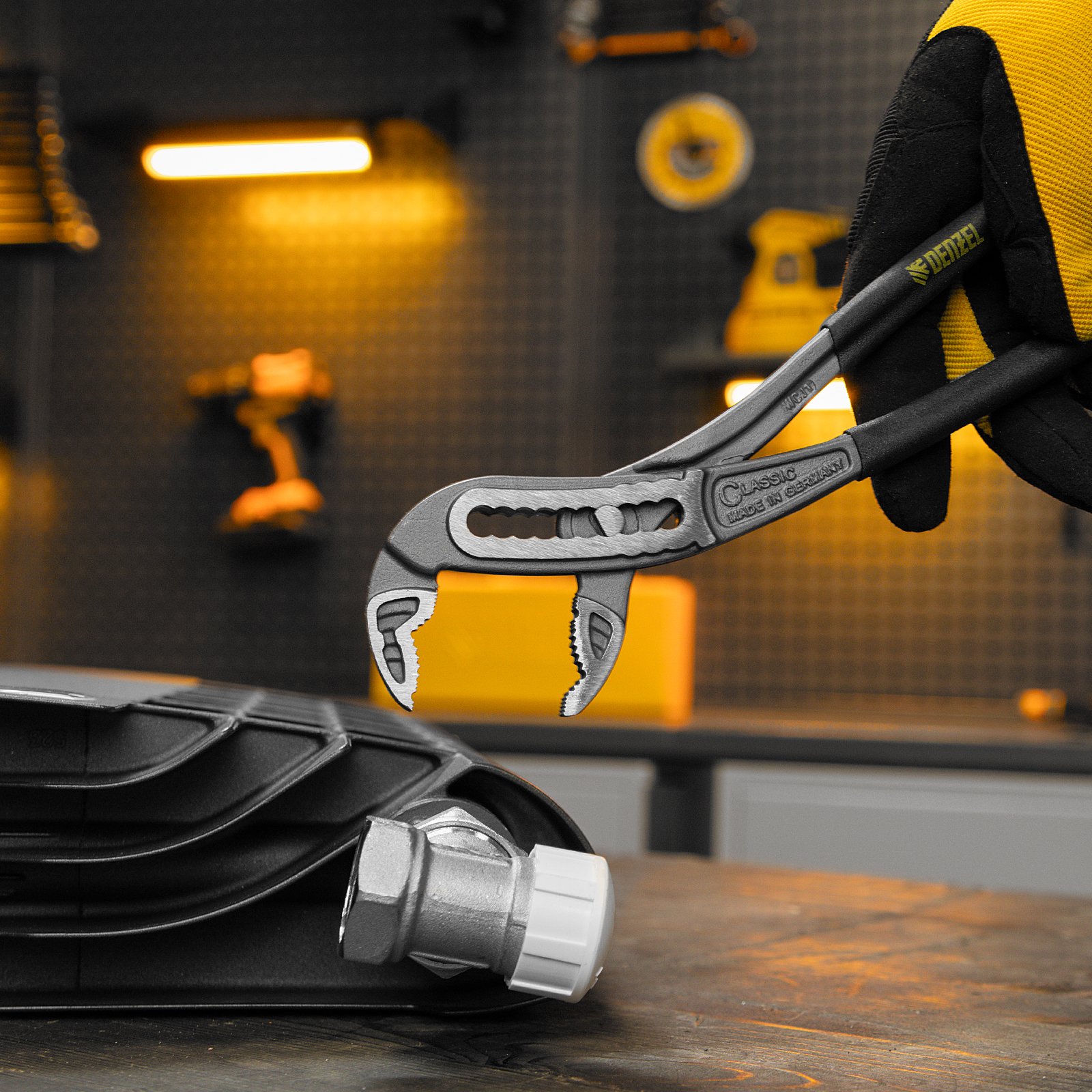 Клещи переставные, обливные рукоятки, 240 мм Denzel