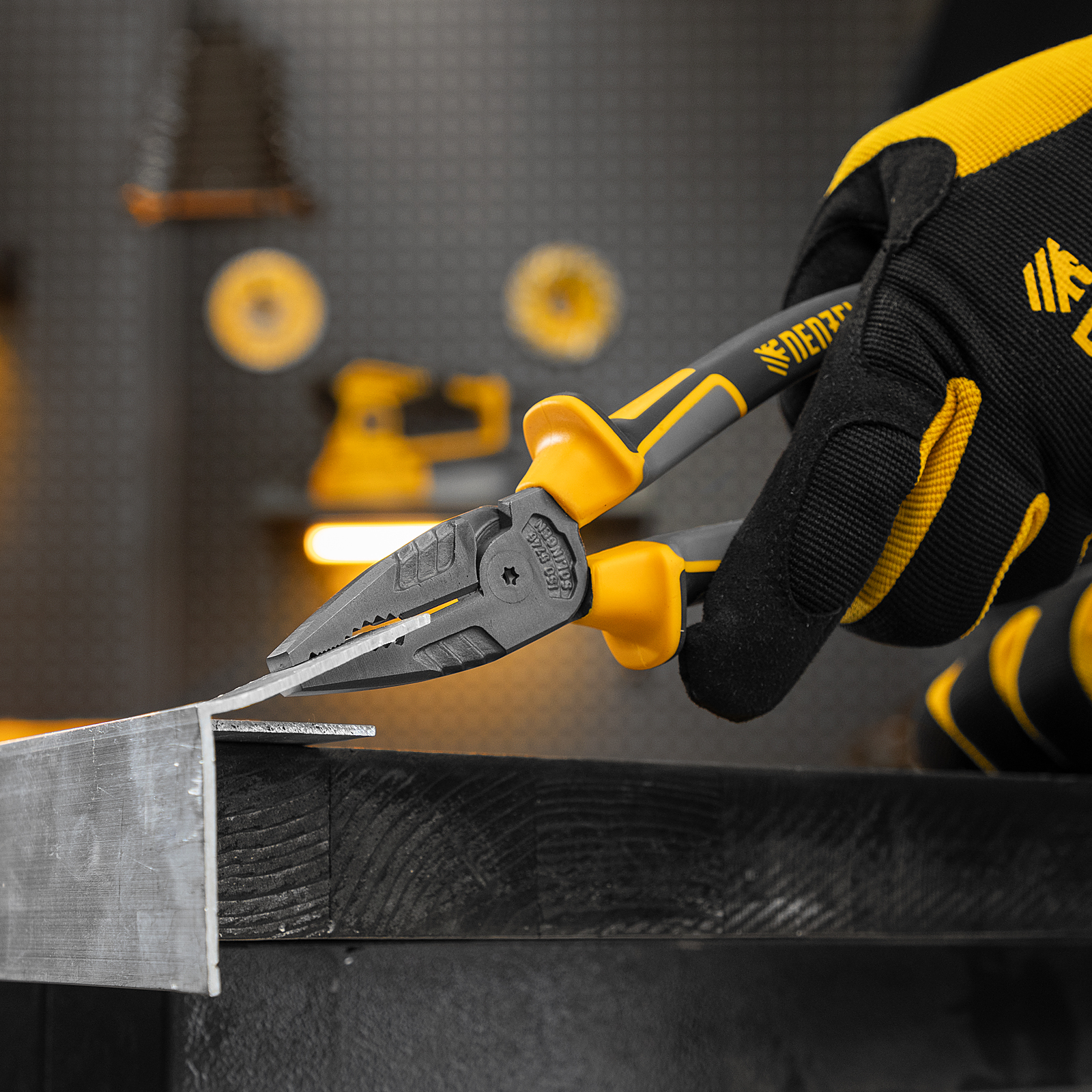 Плоскогубцы комбинированные 205 мм, трехкомпонентные рукоятки Denzel