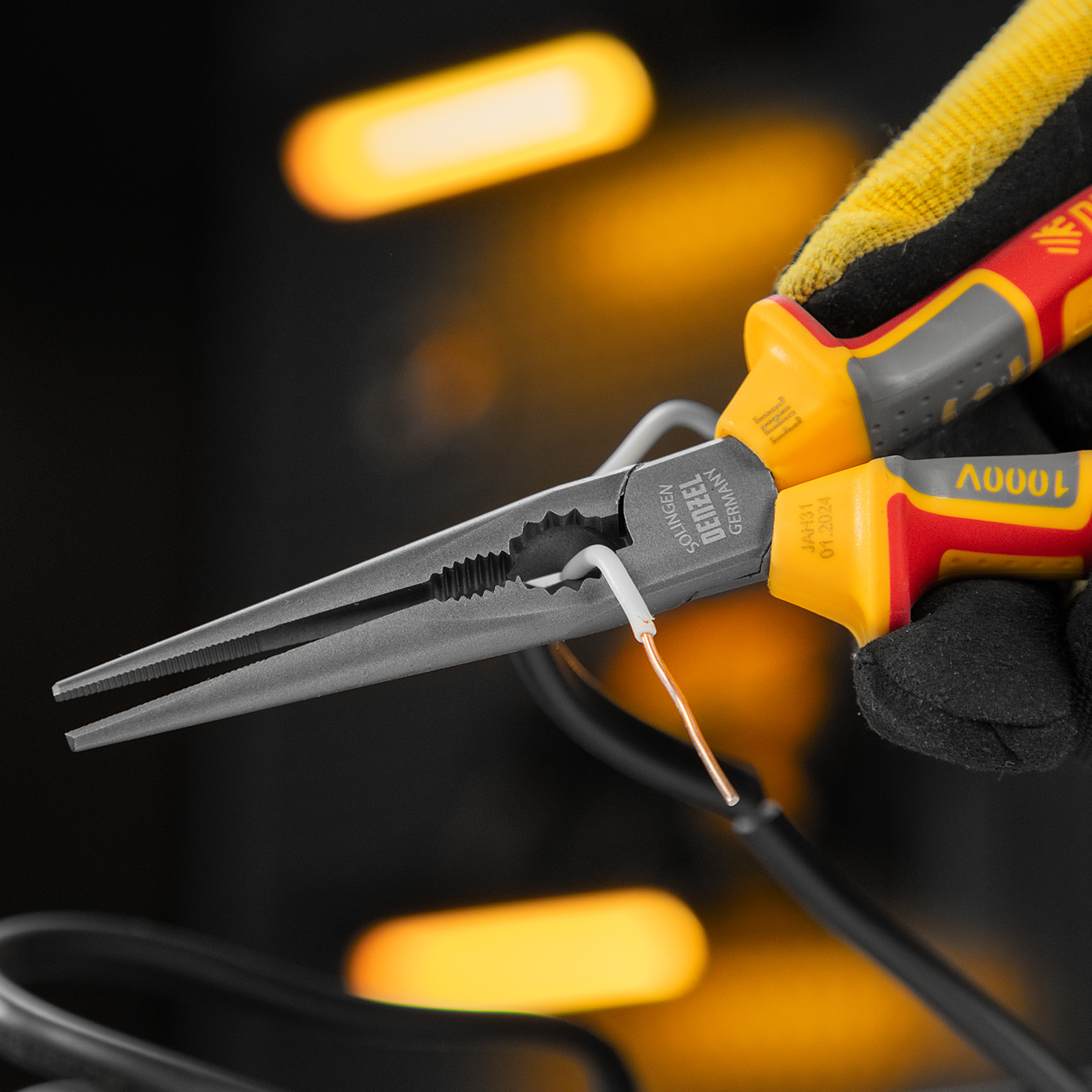 Длинногубцы прямые, диэлектрические рукоятки до 1000 В, трехкомпонентные рукоятки, 205мм Denzel