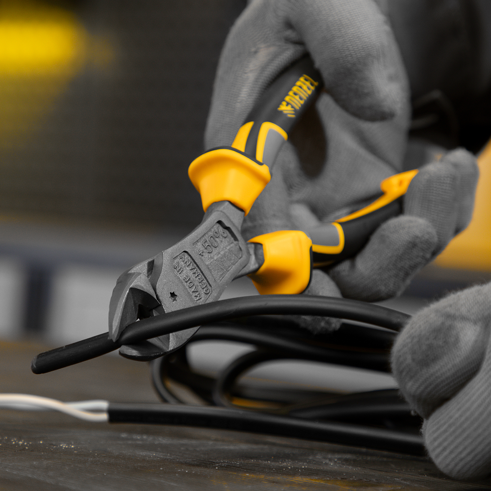 Бокорезы 180 мм, усиленные, трехкомпонентные рукоятки Denzel