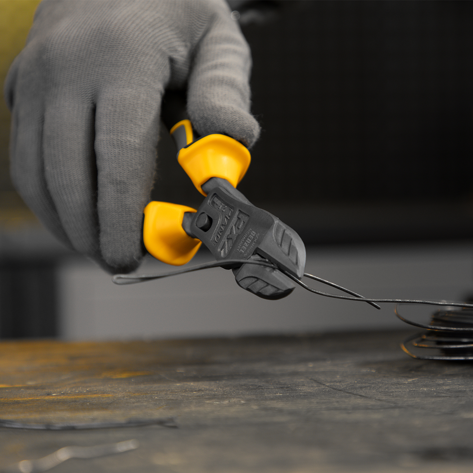 Бокорезы 180 мм, усиленные, трехкомпонентные рукоятки Denzel