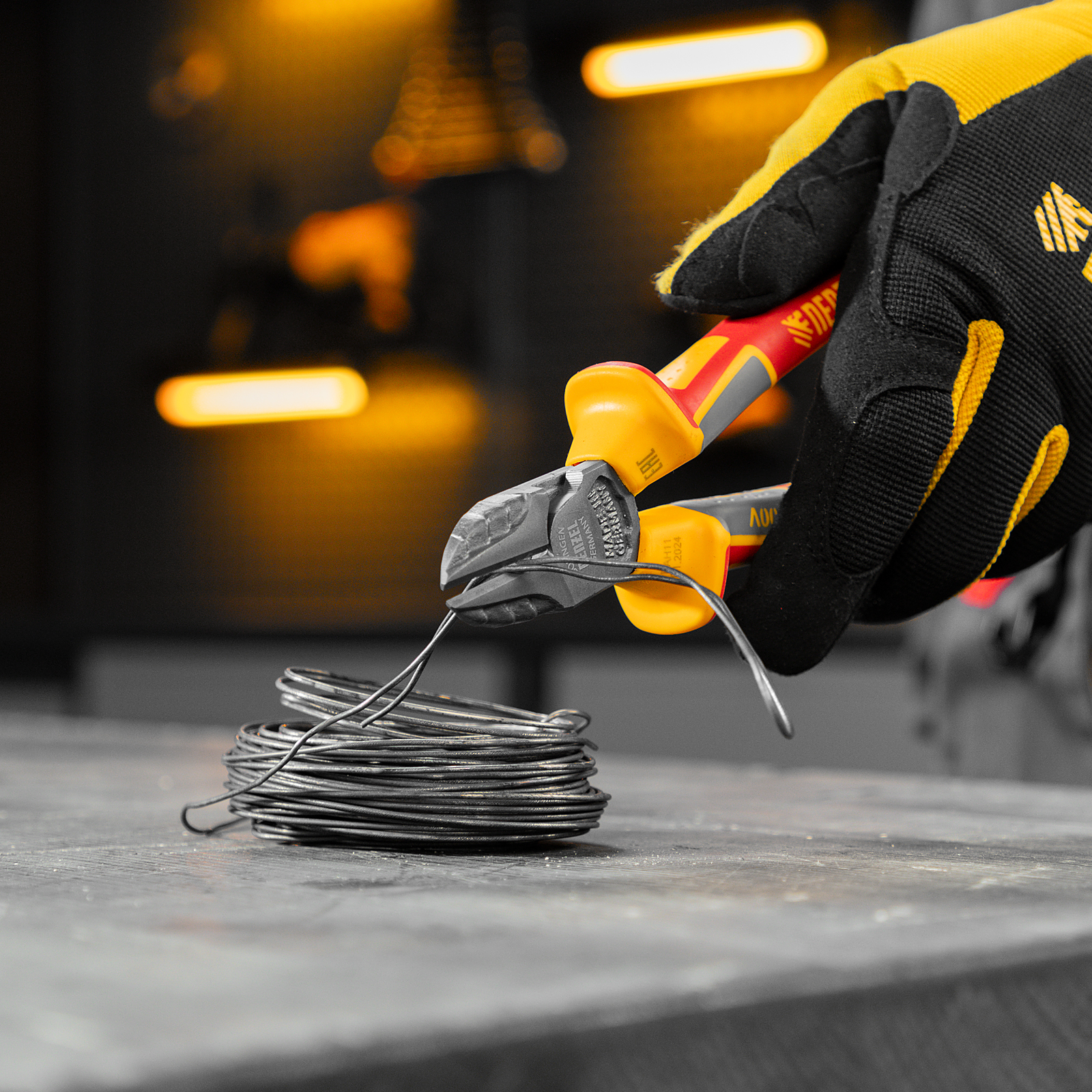 Бокорезы, диэлектрические рукоятки, до 1000 В, трехкомпонентные рукоятки, 180 мм Denzel