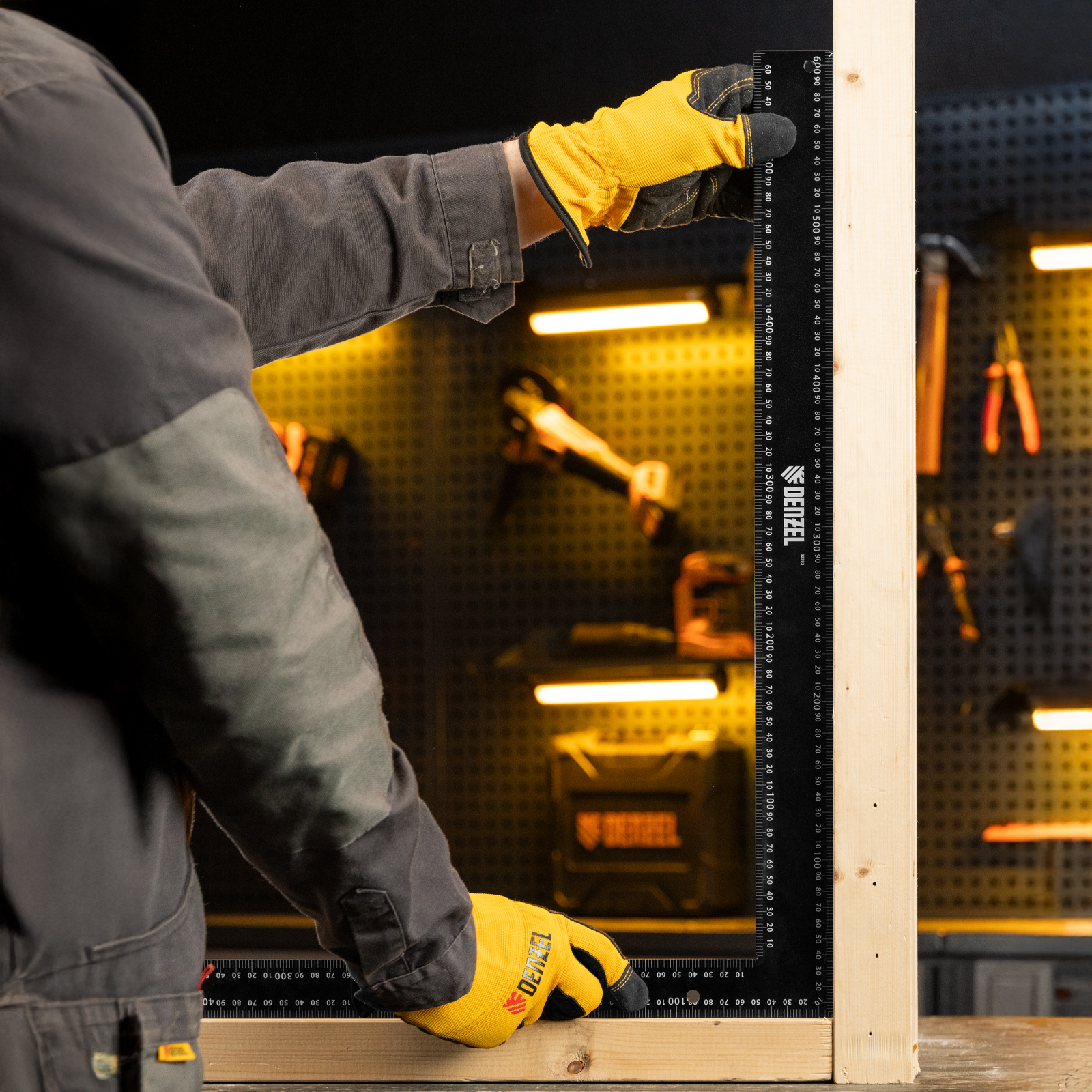 Угольник, 400 х 600 мм, алюминиевый, лазерная гравировка Denzel