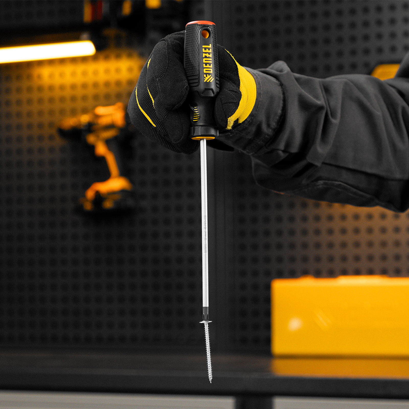 Отвертка, PH1х150 мм, S2, 3к рукоятка Denzel