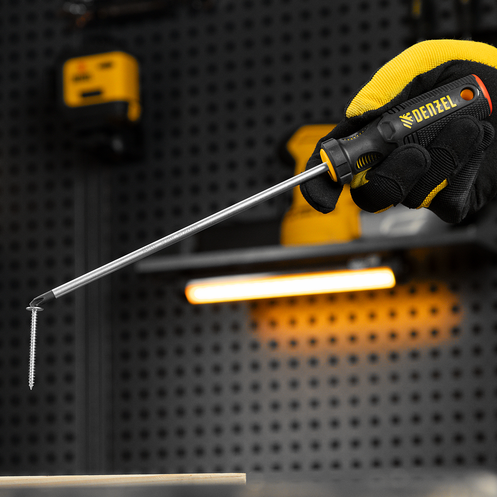 Отвертка, PH2х200 мм, S2, 3к рукоятка Denzel