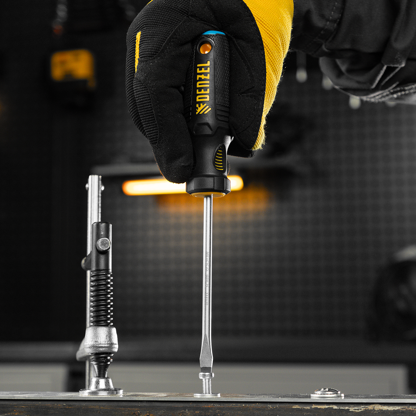 Отвертка, SL5x100 мм, S2, 3к рукоятка Denzel