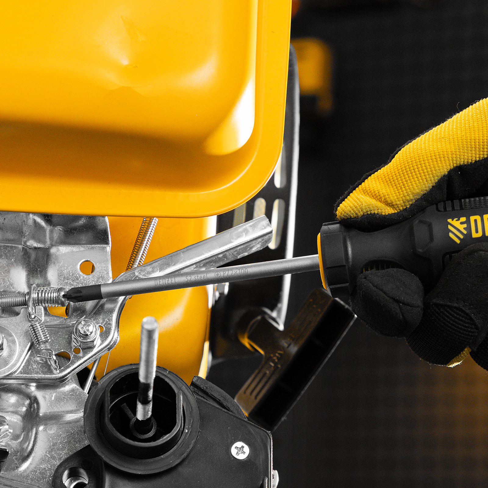 Отвертка, PZ2x100 мм, S2, 3к рукоятка Denzel