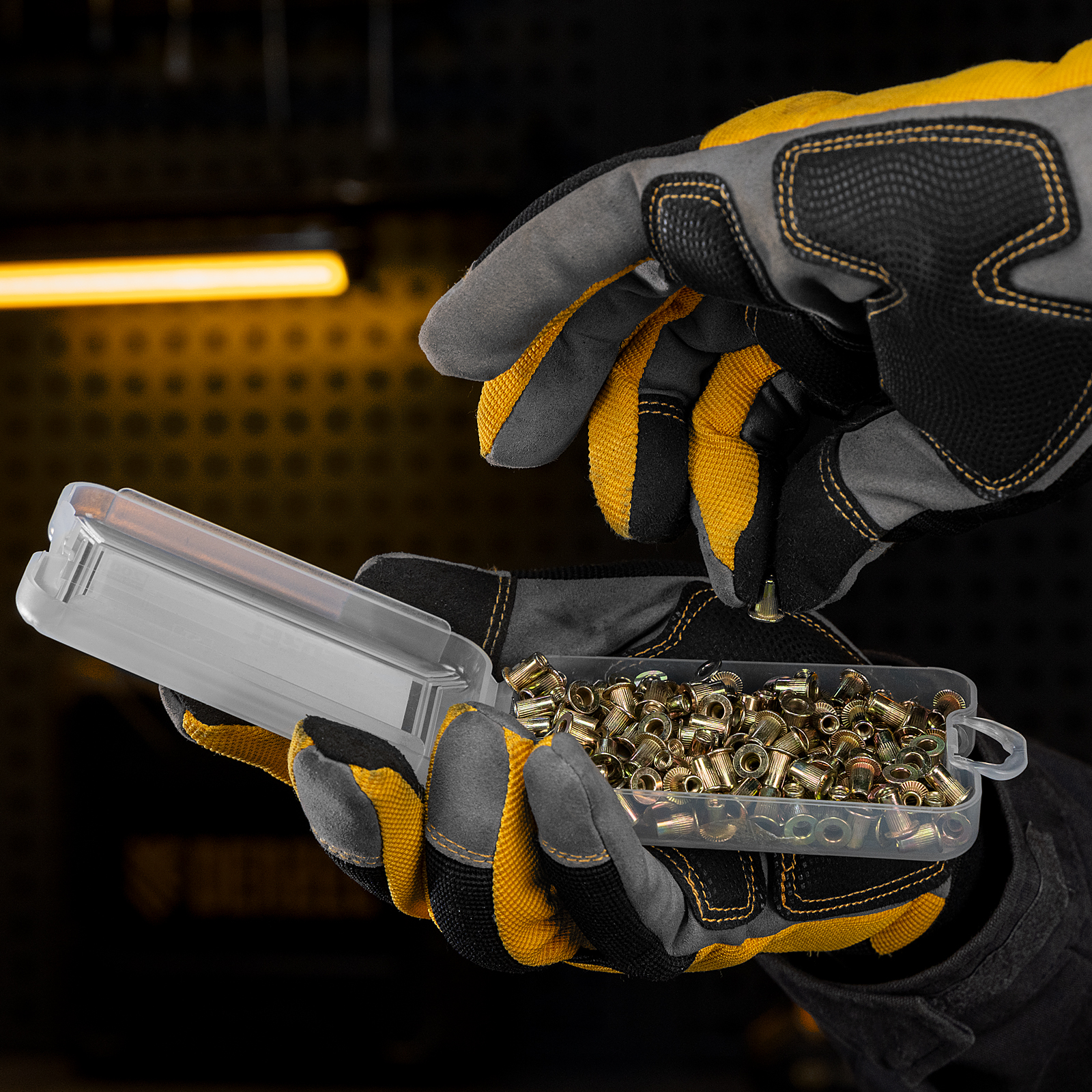 Заклепки резьбовые, стальные, оцинкованные, М3, пластиковый кейс, 200 шт. Denzel