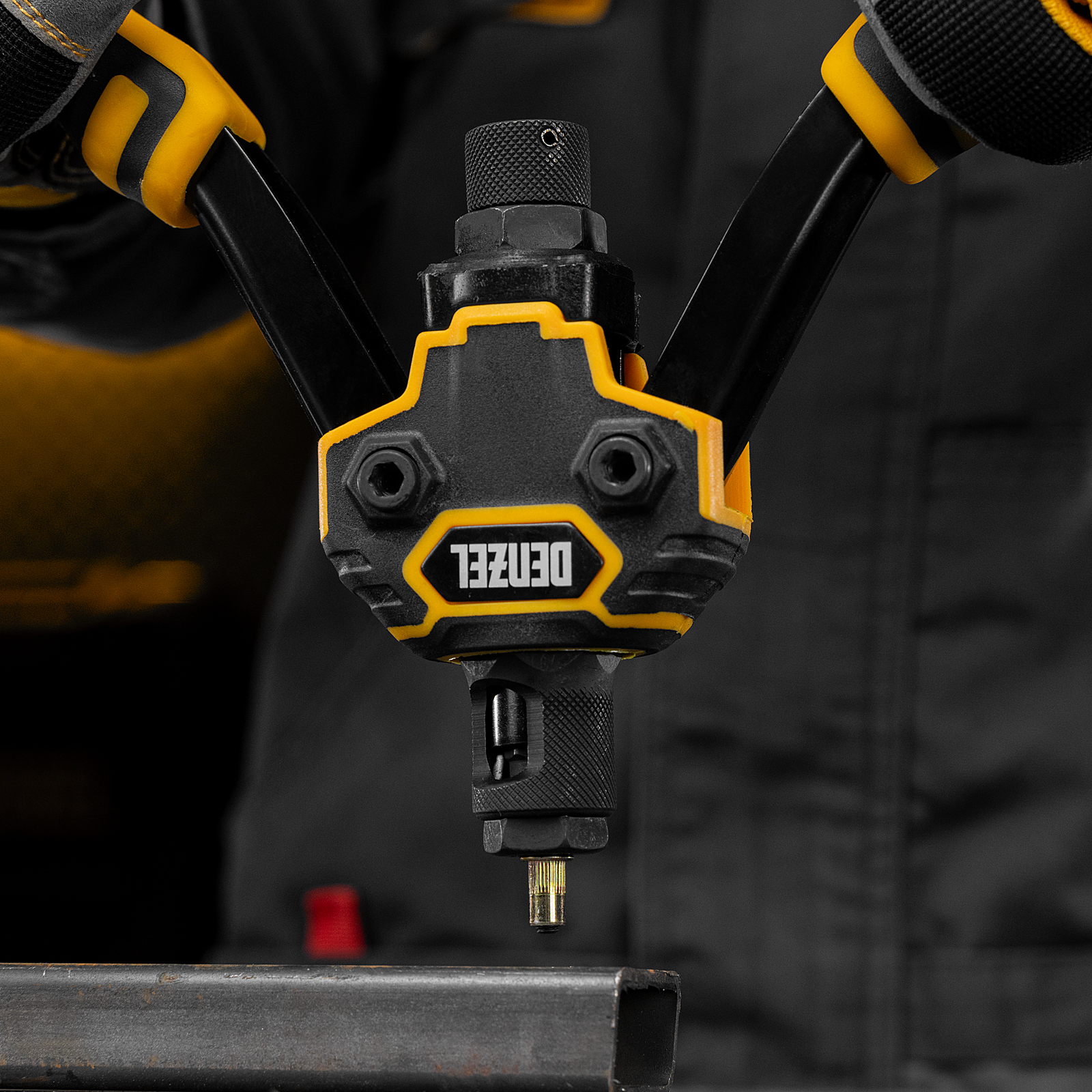 Заклепки резьбовые, стальные, оцинкованные, М4, пластиковый кейс, 140 шт. Denzel