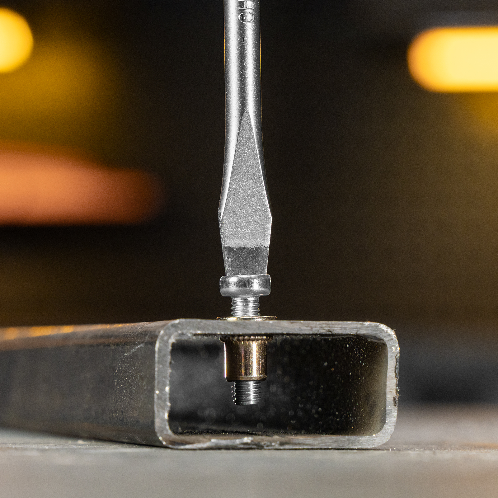 Заклепки резьбовые, стальные, оцинкованные, М5, пластиковый кейс, 100 шт. Denzel