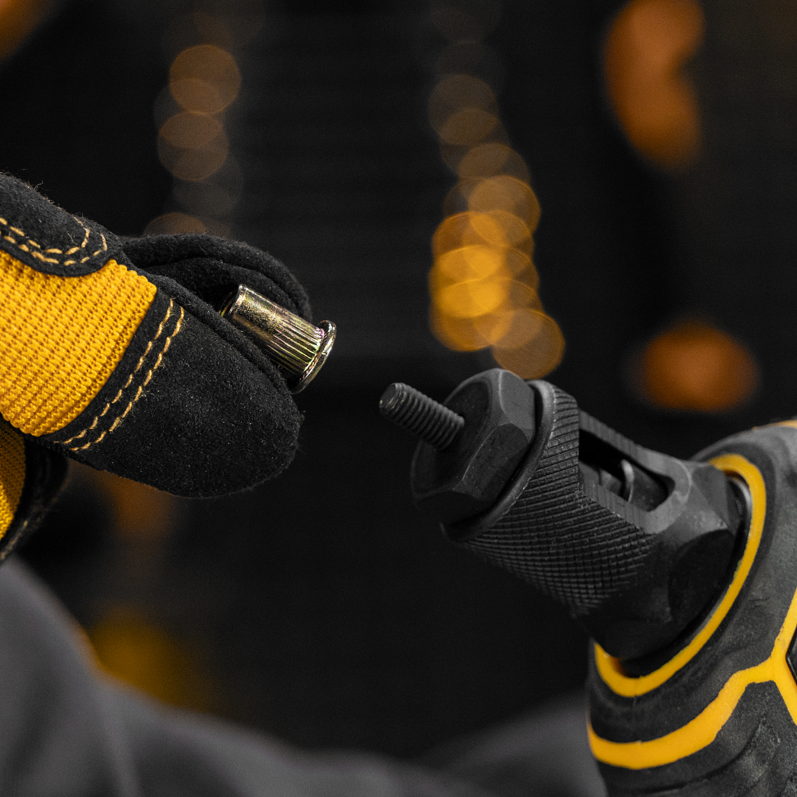 Заклепки резьбовые, стальные, оцинкованные, М5, пластиковый кейс, 100 шт. Denzel