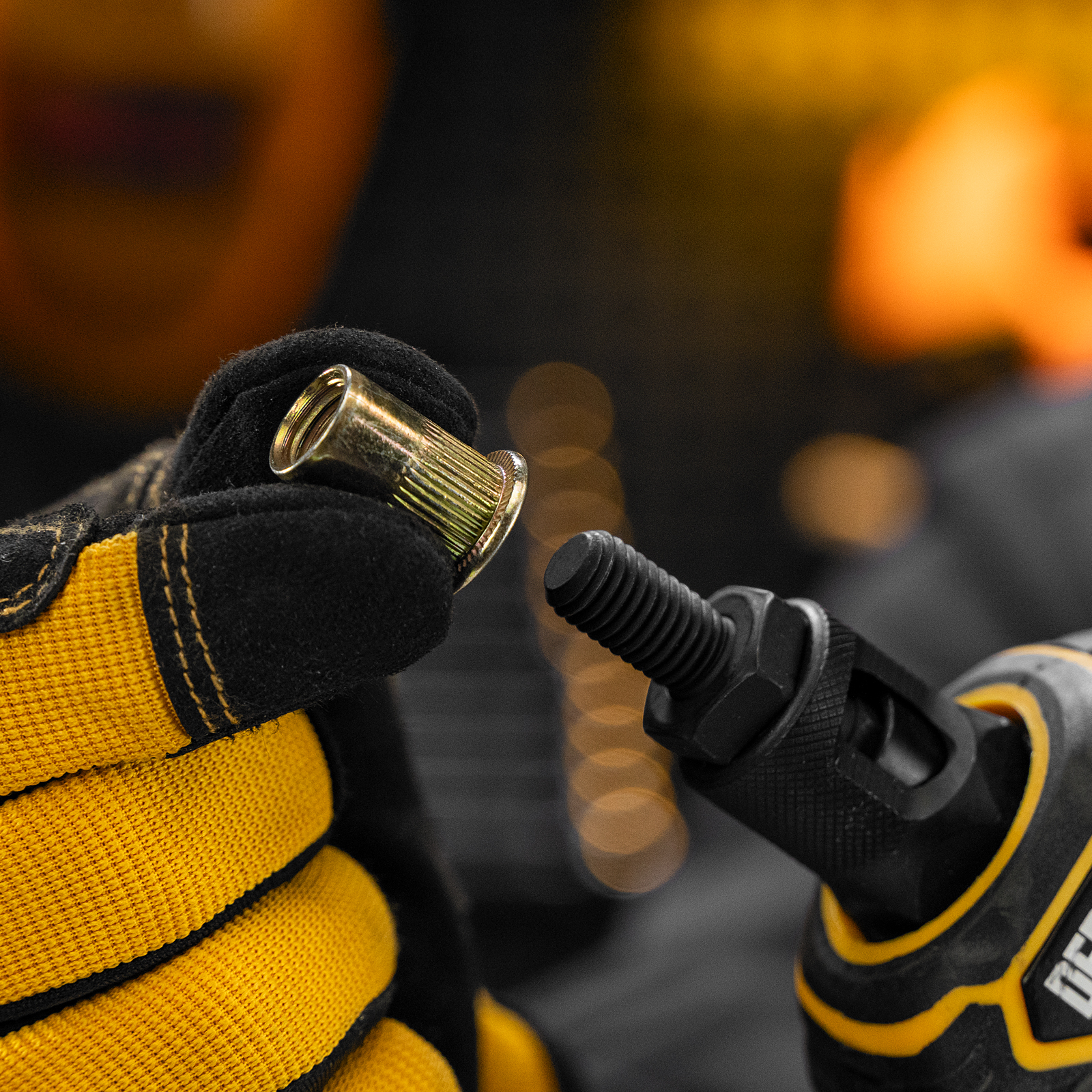 Заклепки резьбовые, стальные, оцинкованные, М10, пластиковый кейс, 35 шт. Denzel