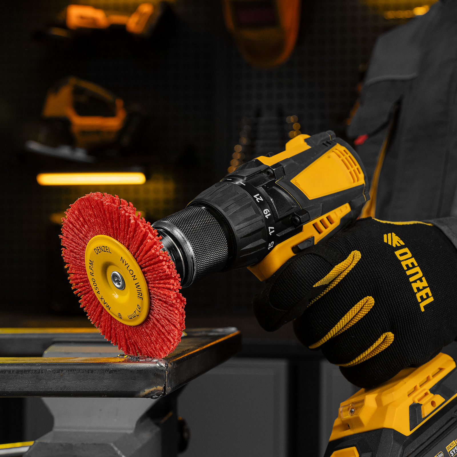 Щетка для дрели, 100 мм, Плоская, со шпилькой, нейлоновая щетина Denzel